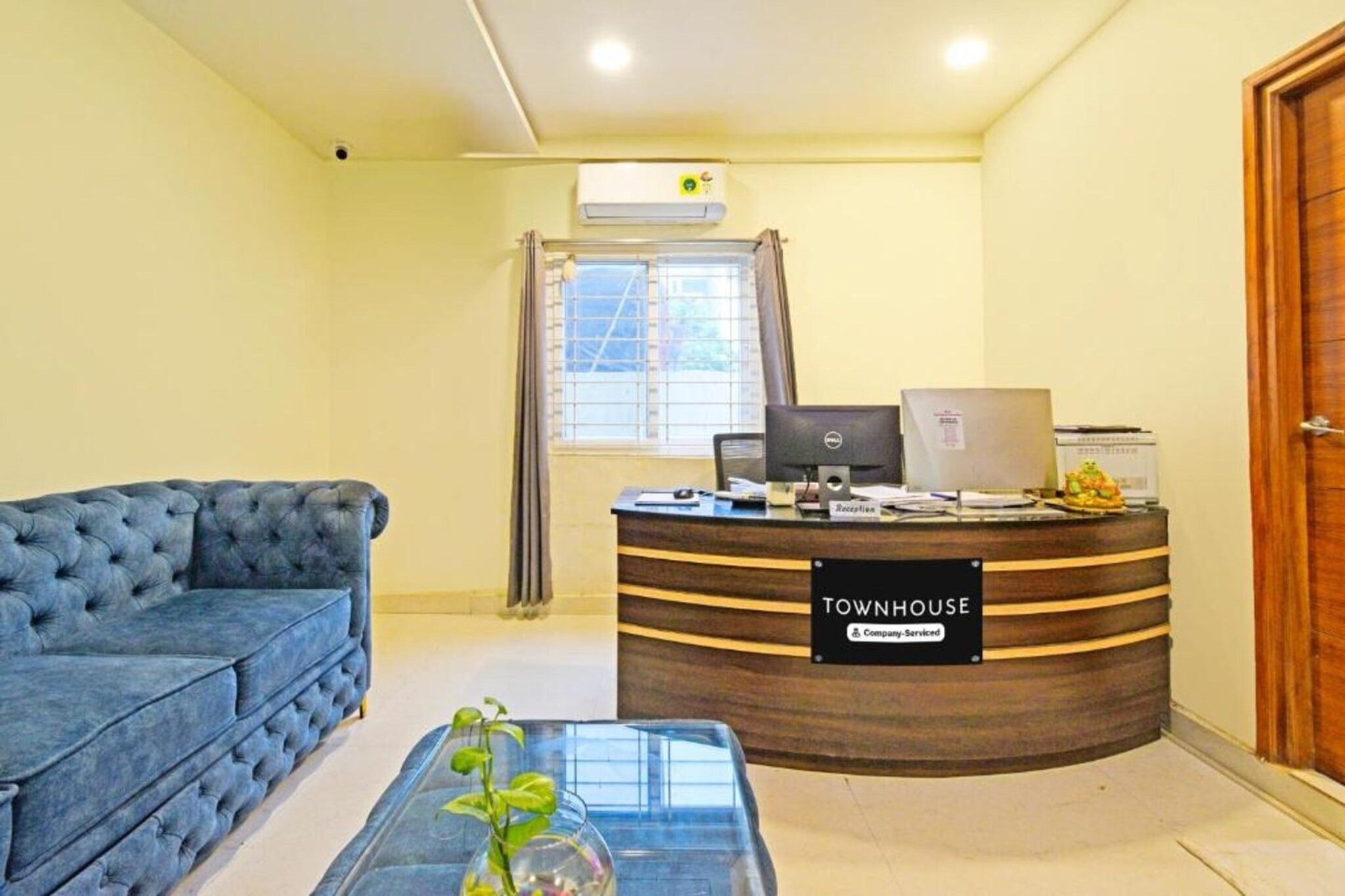 Townhouse Kondapur Near Botanical Garden is set in Hyderabad, within 7.1 km of ISB and 14 km of Golkonda Fort. With a restaurant, the 4-star hotel has air-conditioned rooms with free WiFi, each with a private bathroom. The accommodation offers room service, a 24-hour front desk and luggage storage for guests.
All guest rooms at the hotel come with a seating area and a flat-screen TV with satellite channels. The rooms feature a desk.
City Centre Mall is 16 km from Townhouse Kondapur Near Botanical Garden, while Ravindra Bharathi is 19 km from the property. Rajiv Gandhi International Airport is 36 km away.
Early Check-In Policy: A full day’s room rate will be charged for check-ins before 6:00 AM. Complimentary early check-in is available between 6:00 AM and 10:00 AM, subject to room availability.
Check-in is only available to guests aged 18 and above. Please provide a government-issued ID to confirm your age.