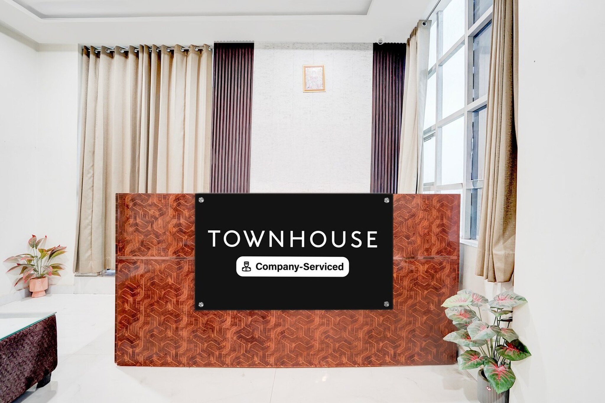 Ground floor: (bedroom(double bed, TV, seating area, air conditioning, lift, Towels incl., telephone), bathroom(bathtub or shower, shower, washbasin, toilet, shampoo, body soap, hot water))