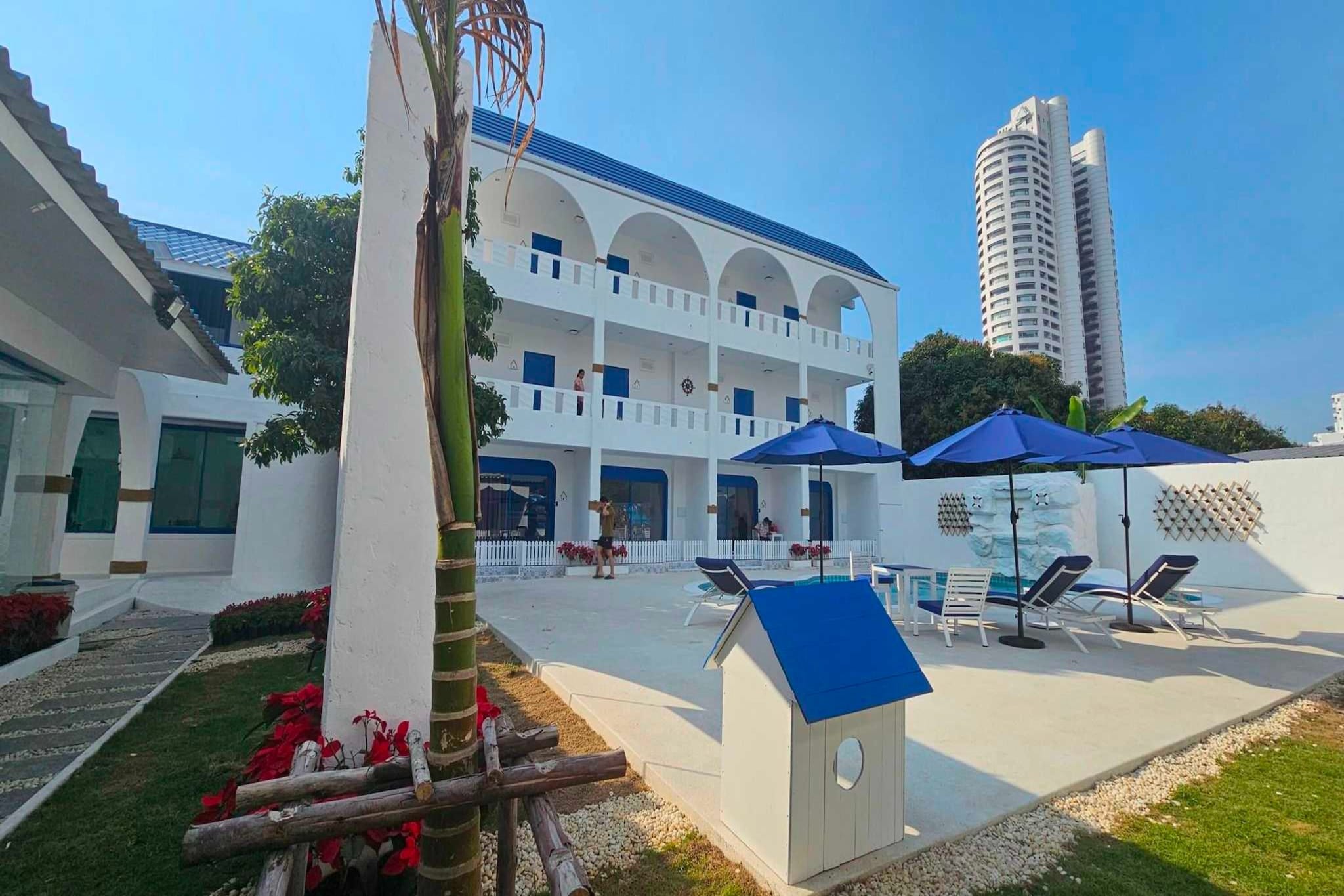 Family Triple Suite | Perfect for Groups
Gather, relax, and make memories in the spacious and welcoming Family Triple Suite — a thoughtfully designed retreat ideal for families or small groups seeking comfort, convenience, and connection. With room to unwind and all the essentials you need, this stay makes every guest feel right at home.
🛏️ Comfortably Sleeps Your Group
Designed with flexibility in mind, the suite offers sleeping arrangements to suit a variety of groups — whether it’s a family with kids or friends traveling together. Enjoy soft bed linens, extra pillows and blankets, and room-darkening blinds for a restful night.
🚿 Freshen Up with Ease
The modern bathroom features a full bath, shower, bidet, and complimentary shampoo, body soap, and shower gel. We provide all your towels, toilet paper, and cleaning products for a care-free stay.
🧳 Plenty of Space for Everyone
Unpack and settle in with ample wardrobe storage, hangers, and convenient luggage space — no more living out of suitcases!
🧑🍳 Shared Meals, Made Simple
The fully equipped kitchen includes dishes, cutlery, bowls, cups, and a waste compactor for easy cleanup. Enjoy shared meals around the dining table or take it outside to the outdoor dining area surrounded by greenery.
🌿 Relax Indoors & Out
Lounge in the garden with sun loungers and outdoor furniture
Cool down in the pool or enjoy the breeze with air conditioning and a ceiling fan
Kick back with TV entertainment after a day of exploring
💻 Stay Connected
Need to check in with work or stream a movie? The suite includes WiFi and a dedicated workspace for convenience.
🔒 Safe & Sound
Equipped with a smoke alarm, carbon monoxide alarm, first aid kit, and fire extinguisher, your family’s safety and peace of mind come first.
🅿️ Extras That Make It Easy
Free on-street parking
Private entrance
Self check-in with 24/7 building staff
Luggage drop-off for early arrivals or late departures
Long-term stays allowed (28+ days)
Pets welcome, including assistance animals
🏠 House Rules
Maximum 3 guests
Pets allowed
No smoking, parties, or commercial photography
Please treat the home with care and respect
🕑 Check-in: After 2:00 PM
🕛 Checkout: Before 12:00 PM
Self check-in with building staff