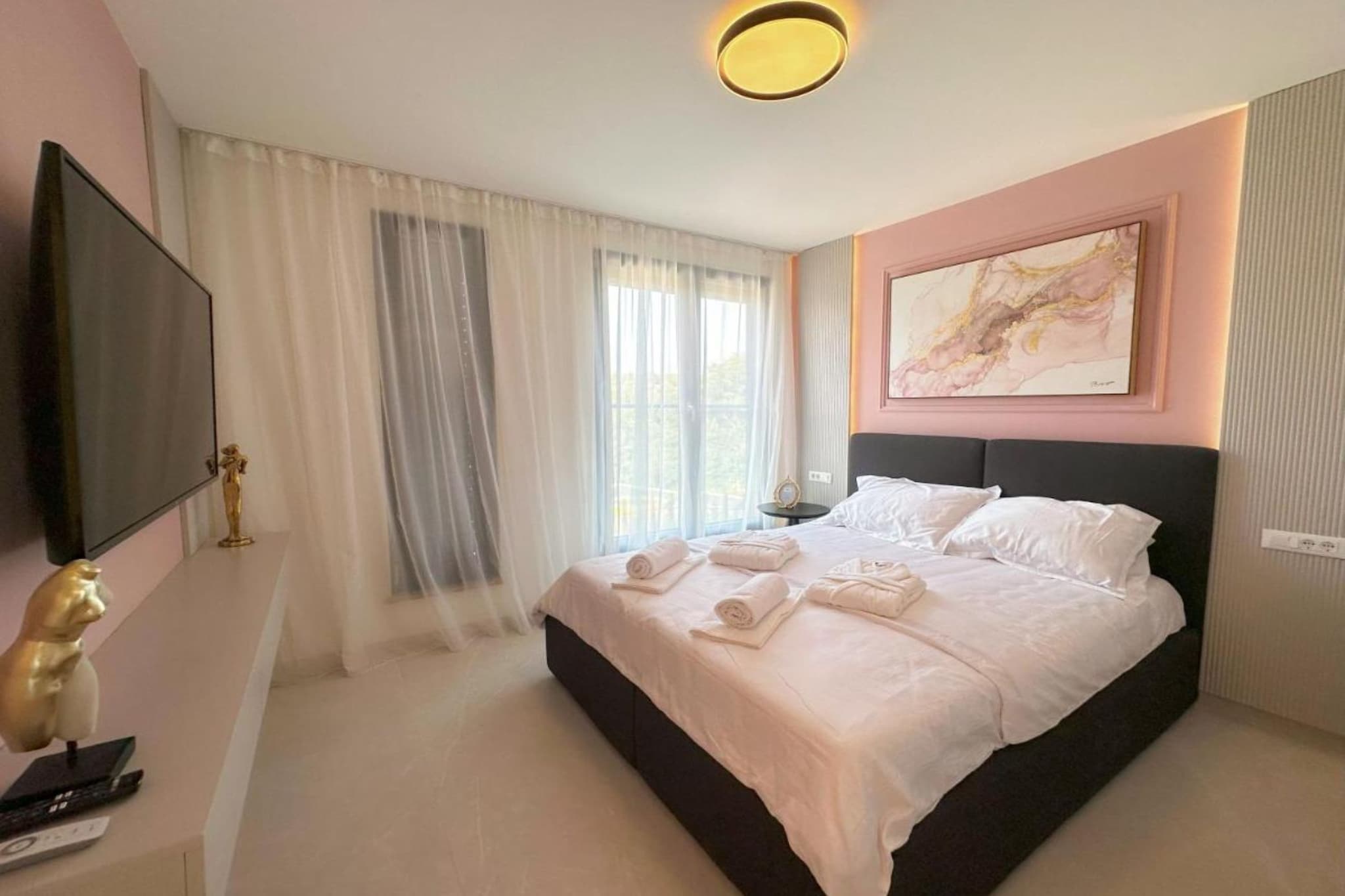 Leonarda Waterfront Residences- Three-Bedroom Penthouse with Infinity Pool (The Skyview Penthouse) - S4-Slaapkamer