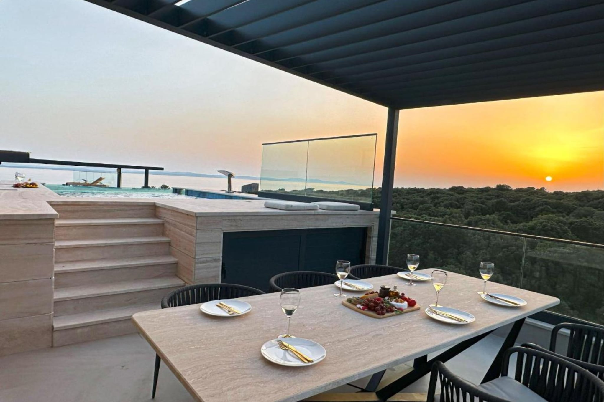 Leonarda Waterfront Residences- Three-Bedroom Penthouse with Infinity Pool (The Skyview Penthouse) - S4-Terras