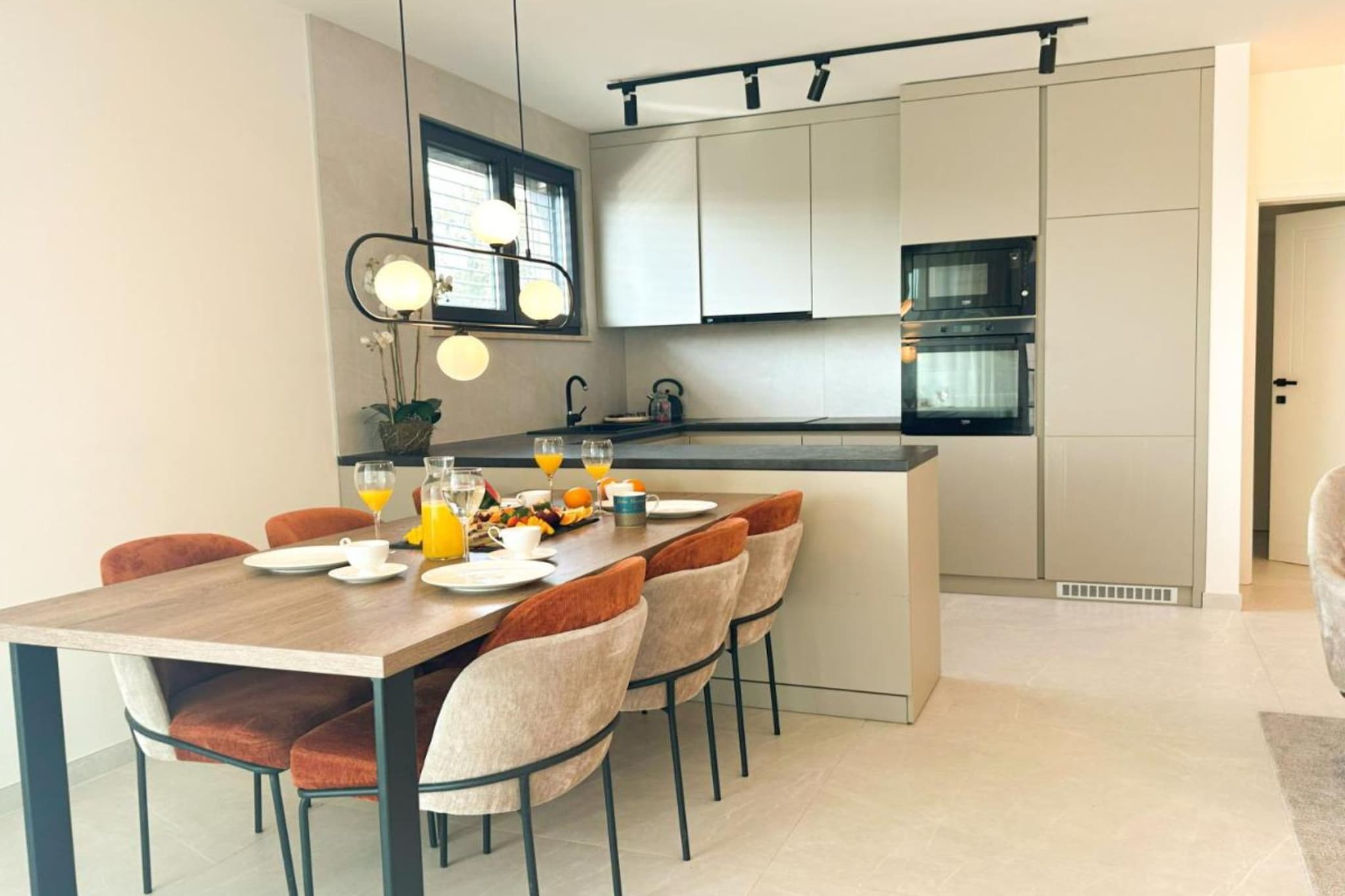 Leonarda Waterfront Residences-One-Bedroom Apartment With Terrace (The Adriatic One) -S1-Eetkamer