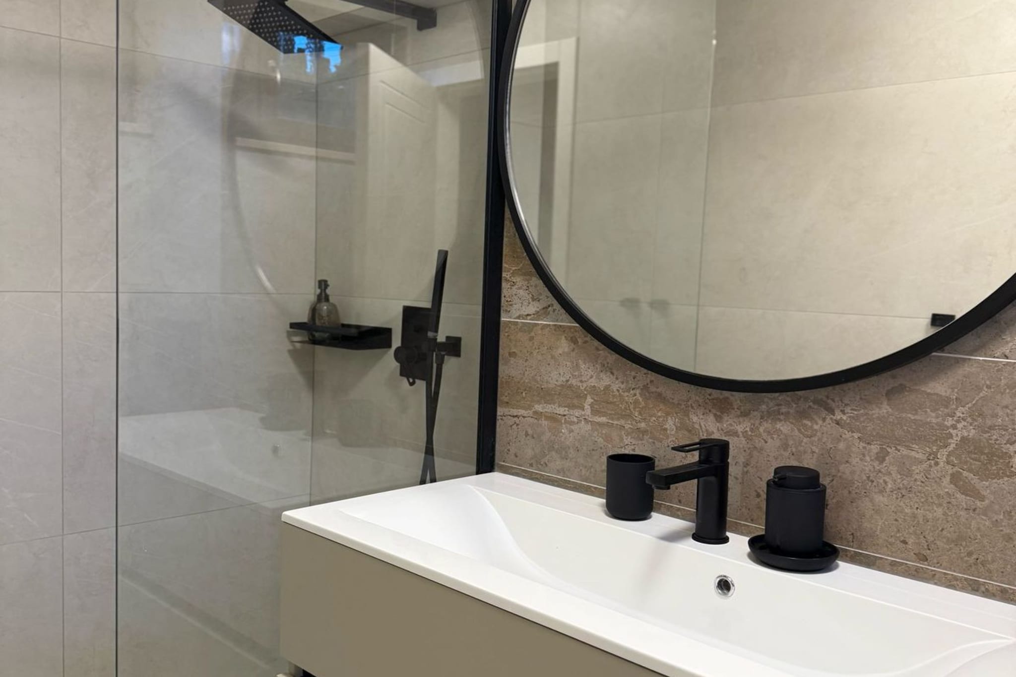 Leonarda Waterfront Residences-Studio Apartment (The Marina studio) -S6-Badkamer