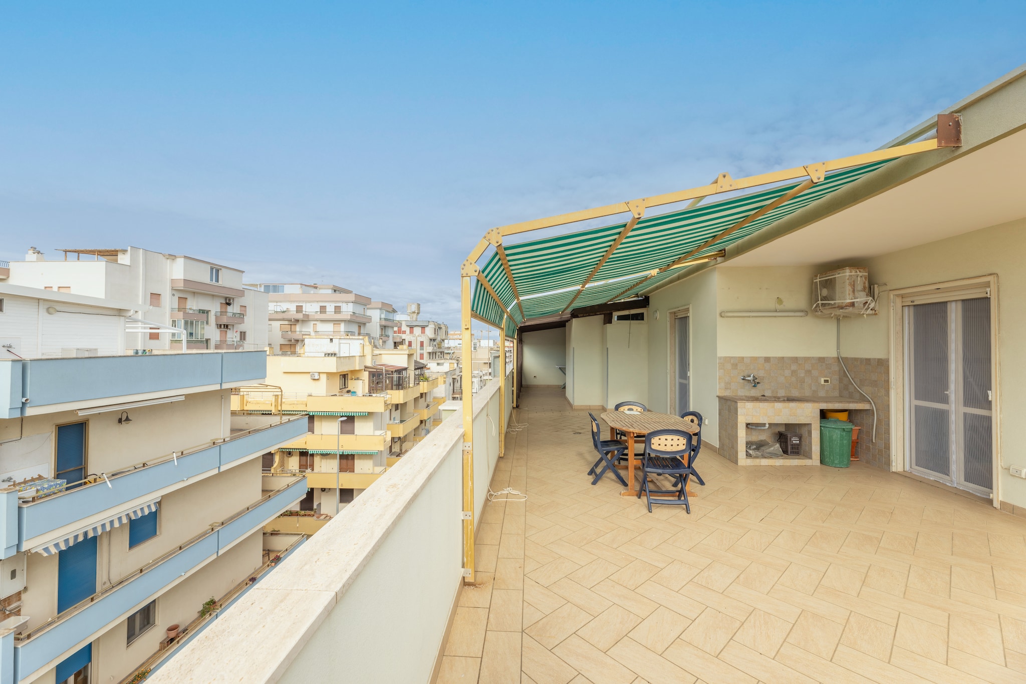 CVG 40-Terrace balcony