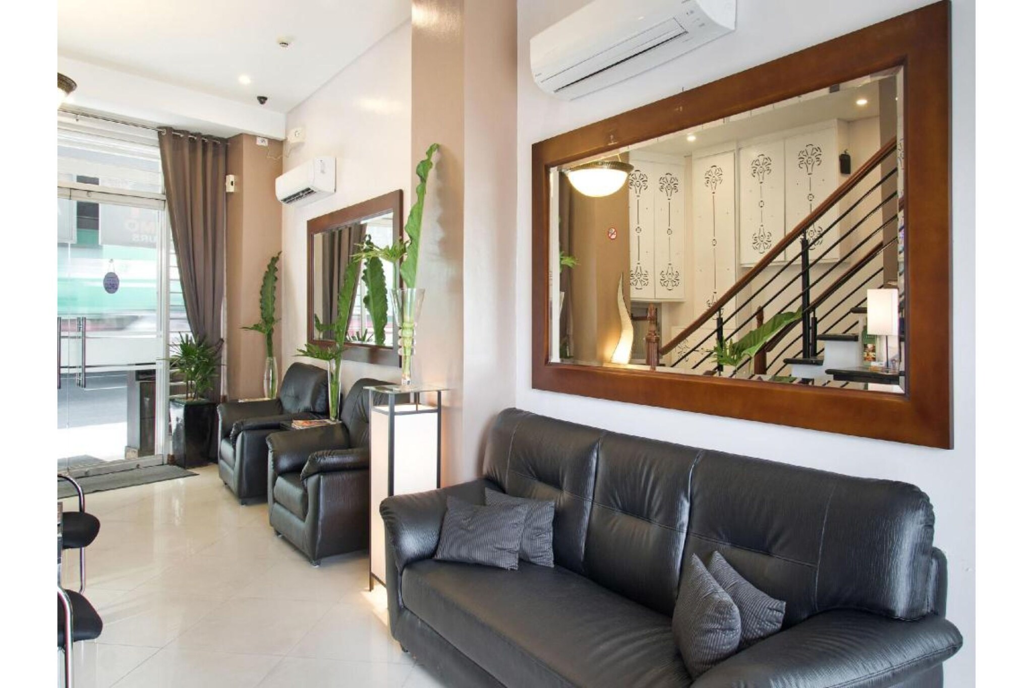 Ground floor: (bedroom(single bed, TV, seating area, air conditioning, telephone), bathroom(shower, toilet, bidet, Towels incl., shampoo, body soap))