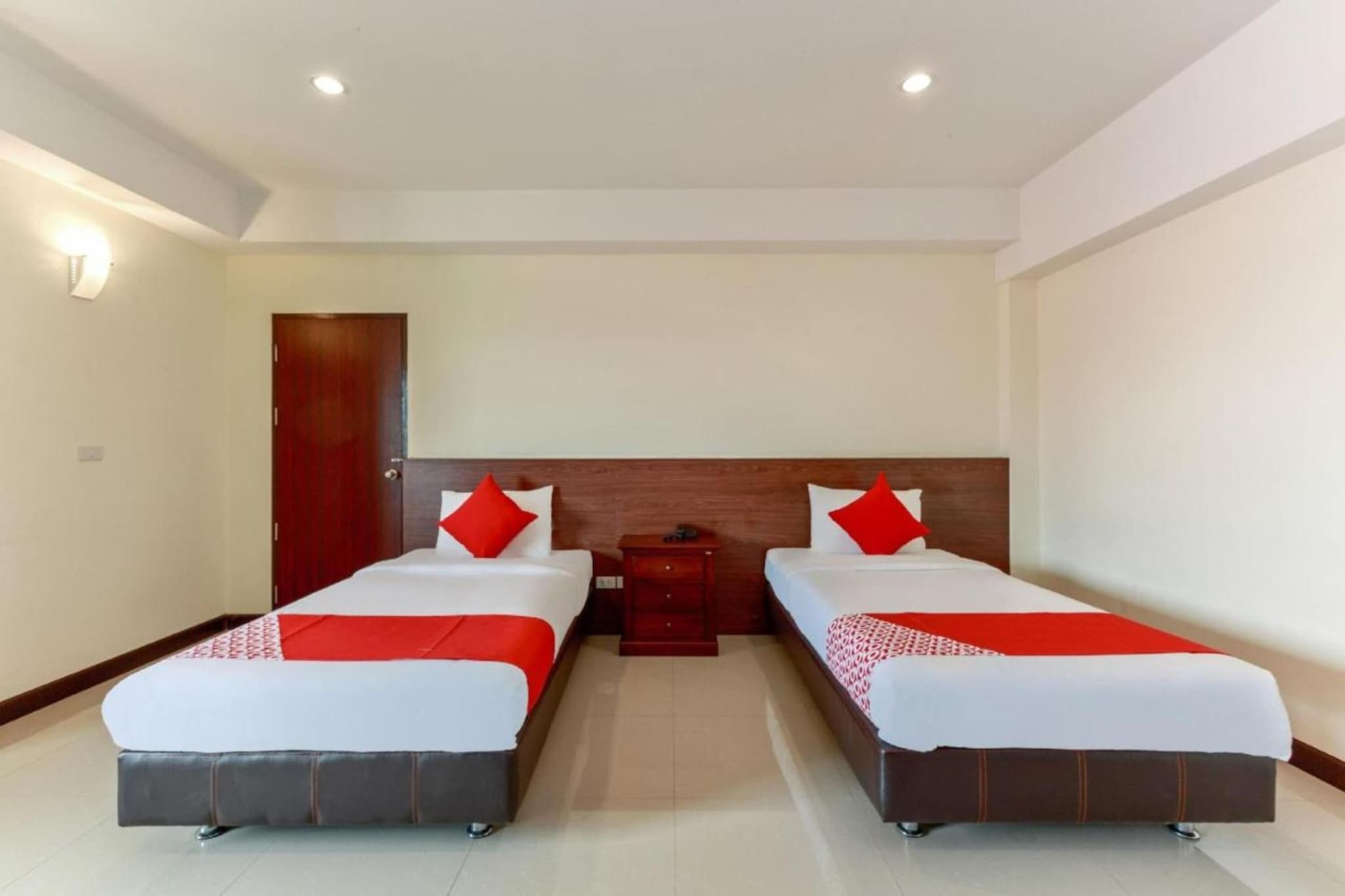 Modern Twin Escape | Deluxe Style at Vresotel