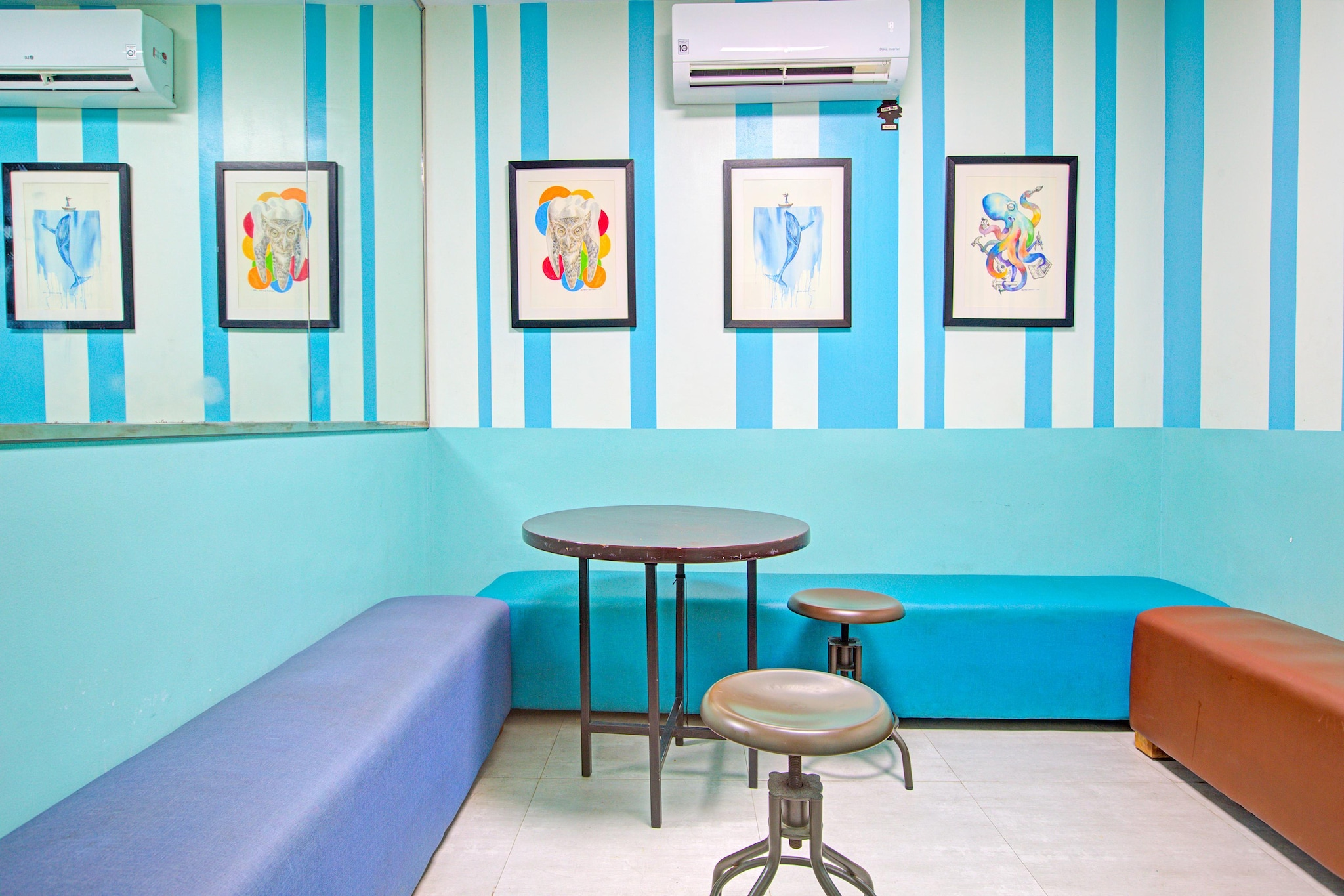 Ground floor: (bedroom(single bed, single bed, TV, seating area, air conditioning, telephone), bathroom(shower, toilet, bidet, Towels incl., shampoo, body soap))\n\nlift