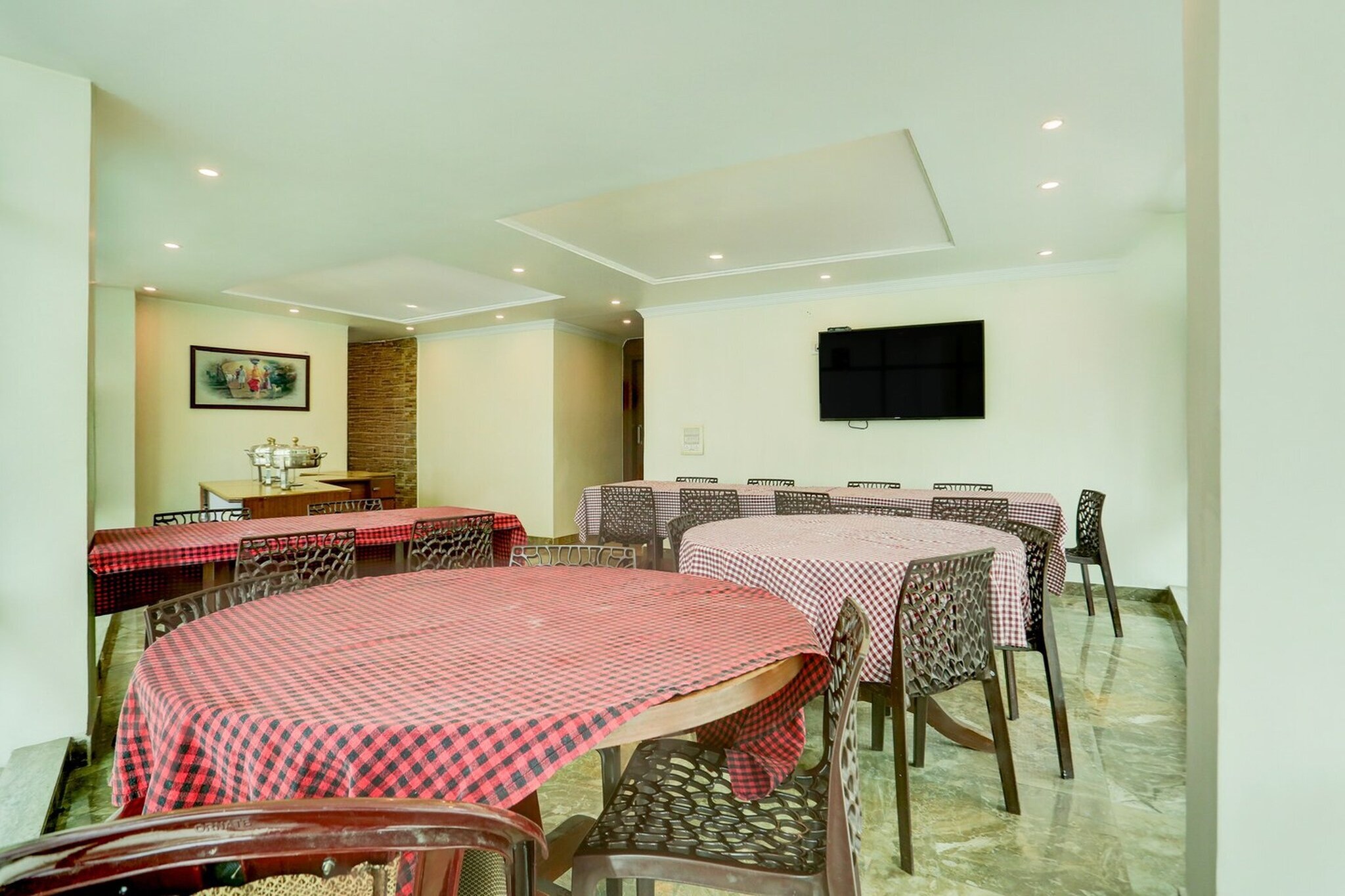 Ground floor: (bedroom(double bed, TV, seating area, air conditioning, Towels for a fee, telephone), bathroom(bathtub or shower, shower, washbasin, toilet, shampoo, body soap))