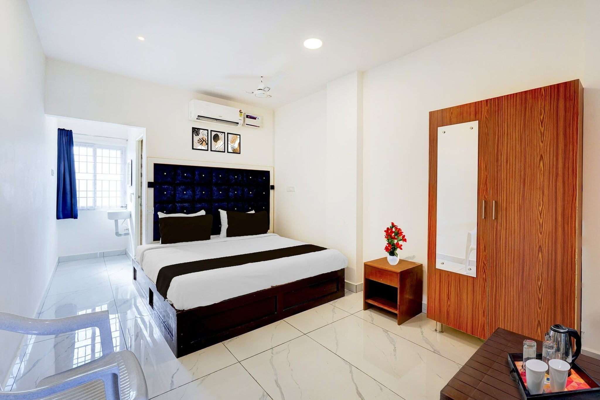 Comfortable Accommodations: Super Hotel O Mahabalipuram Formerly The Posh Palace in Mahabalipuram offers family rooms with air-conditioning, private bathrooms, work desks, and seating areas. Each room includes free toiletries, bath or shower, TV, and tiled floors.

Essential Facilities: Guests enjoy free WiFi throughout the property, a lift, 24-hour front desk, housekeeping service, room service, and luggage storage. Additional amenities include a workout area and a swimming pool.

Prime Location: Located 54 km from Chennai International Airport, the hotel is a 2-minute walk from Pallava Beach. Nearby attractions include Arignar Anna Zoological Park (44 km), Indian Institute of Technology, Madras (49 km), and Nithya Kalyana Perumal Temple (20 km).

Unmarried couples are warmly welcome at this property.
Guests with local ID proof are warmly welcome.
Early Check-In Policy: A full dayâ€™s room rate will be charged for check-ins before 6:00 AM. Complimentary early check-in is available between 6:00 AM and 10:00 AM, subject to room availability.
Check-in is only available to guests aged 18 and above. Please provide a government-issued ID to confirmÂ yourÂ age.