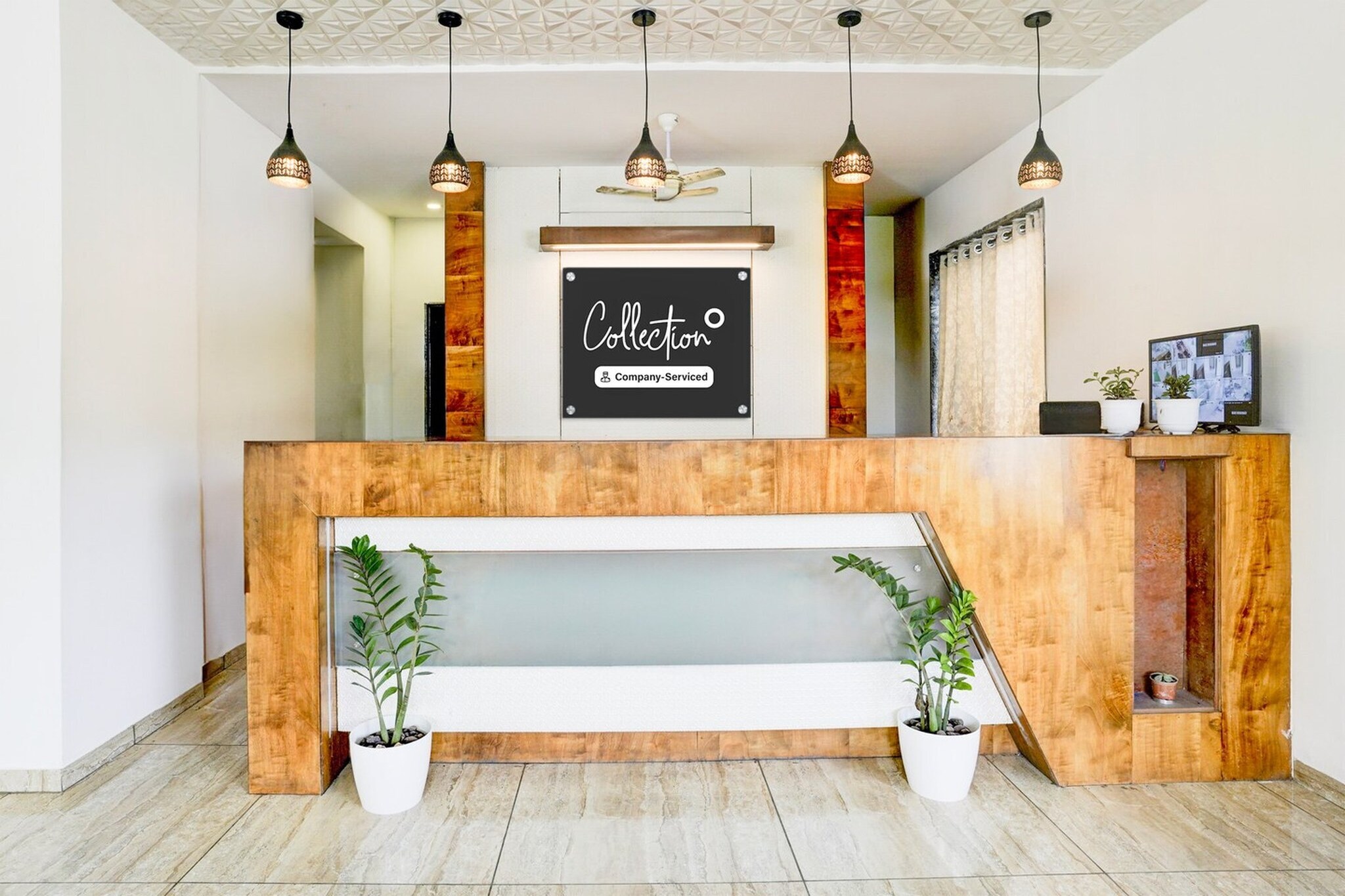 Ground floor: (bedroom(double bed, TV, seating area, air conditioning, Towels for a fee, telephone, Floor mattress), bathroom(bathtub or shower, shower, washbasin, toilet, shampoo, body soap))