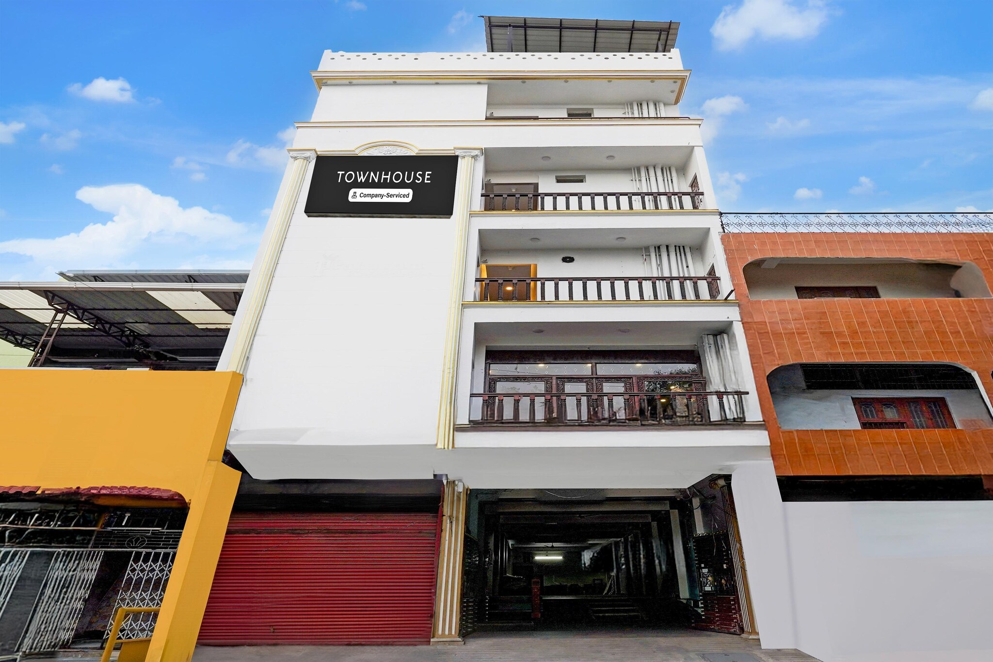 Super Townhouse White Town Near Rock Beach