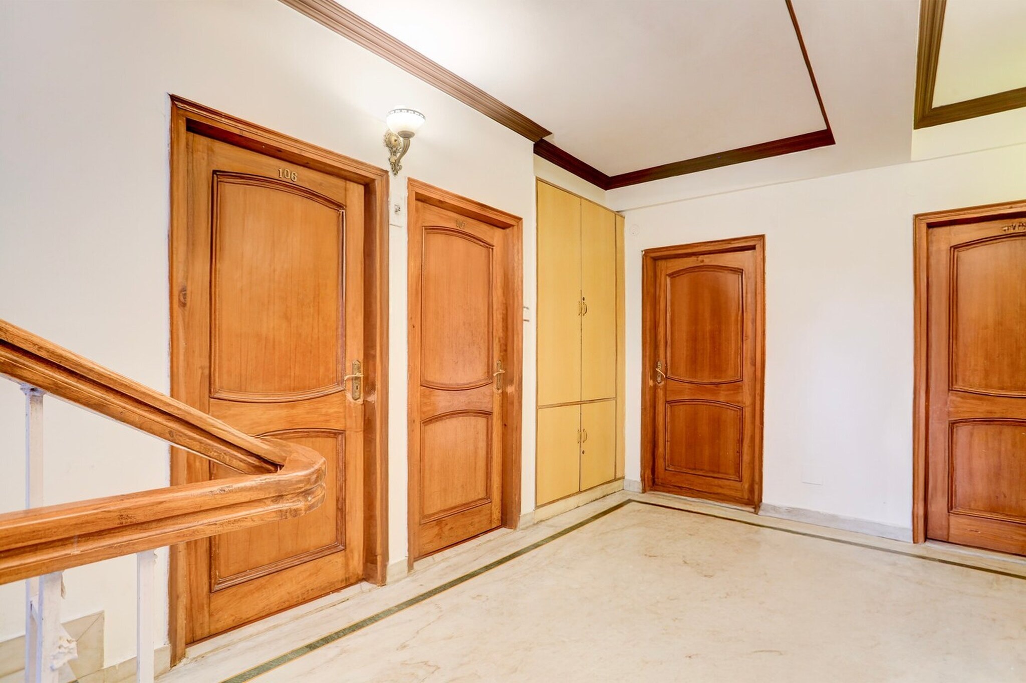 Ground floor: (bedroom(double bed, TV, seating area, air conditioning, Towels for a fee, telephone, Floor mattress), bathroom(bathtub or shower, shower, washbasin, toilet, shampoo, body soap))