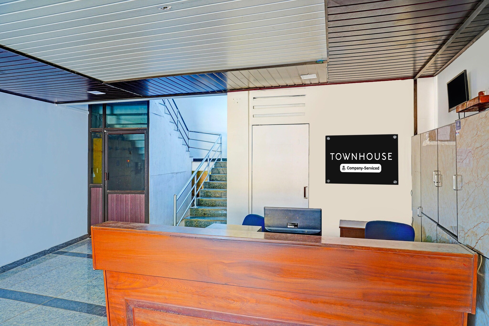 Ground floor: (bedroom(double bed, TV, seating area, air conditioning, Towels incl., telephone, Floor mattress), bathroom(bathtub or shower, shower, washbasin, toilet, shampoo, body soap, hot water))