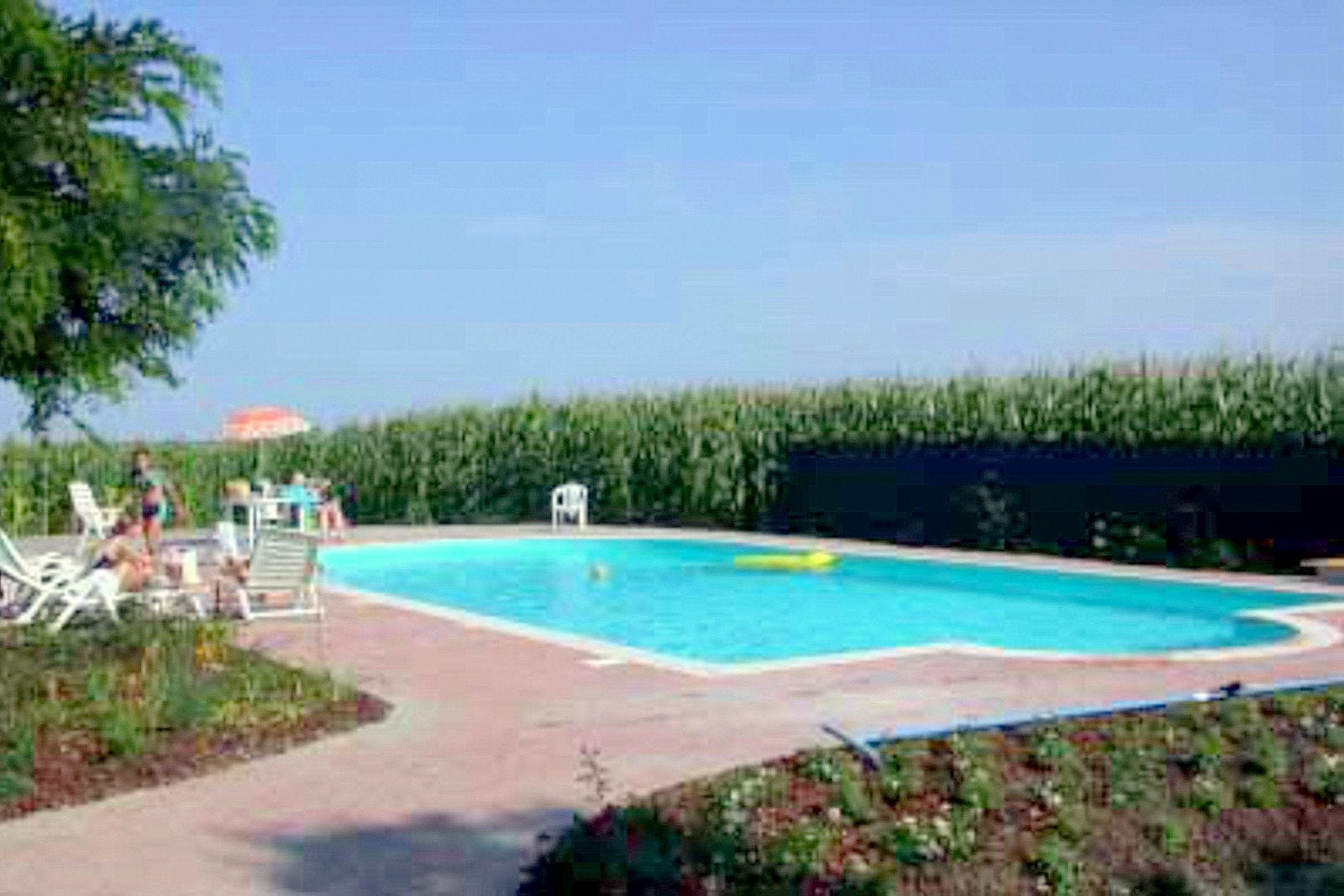 Apartment in a rural estate in Pontecchio Polesine with shared swimming pool