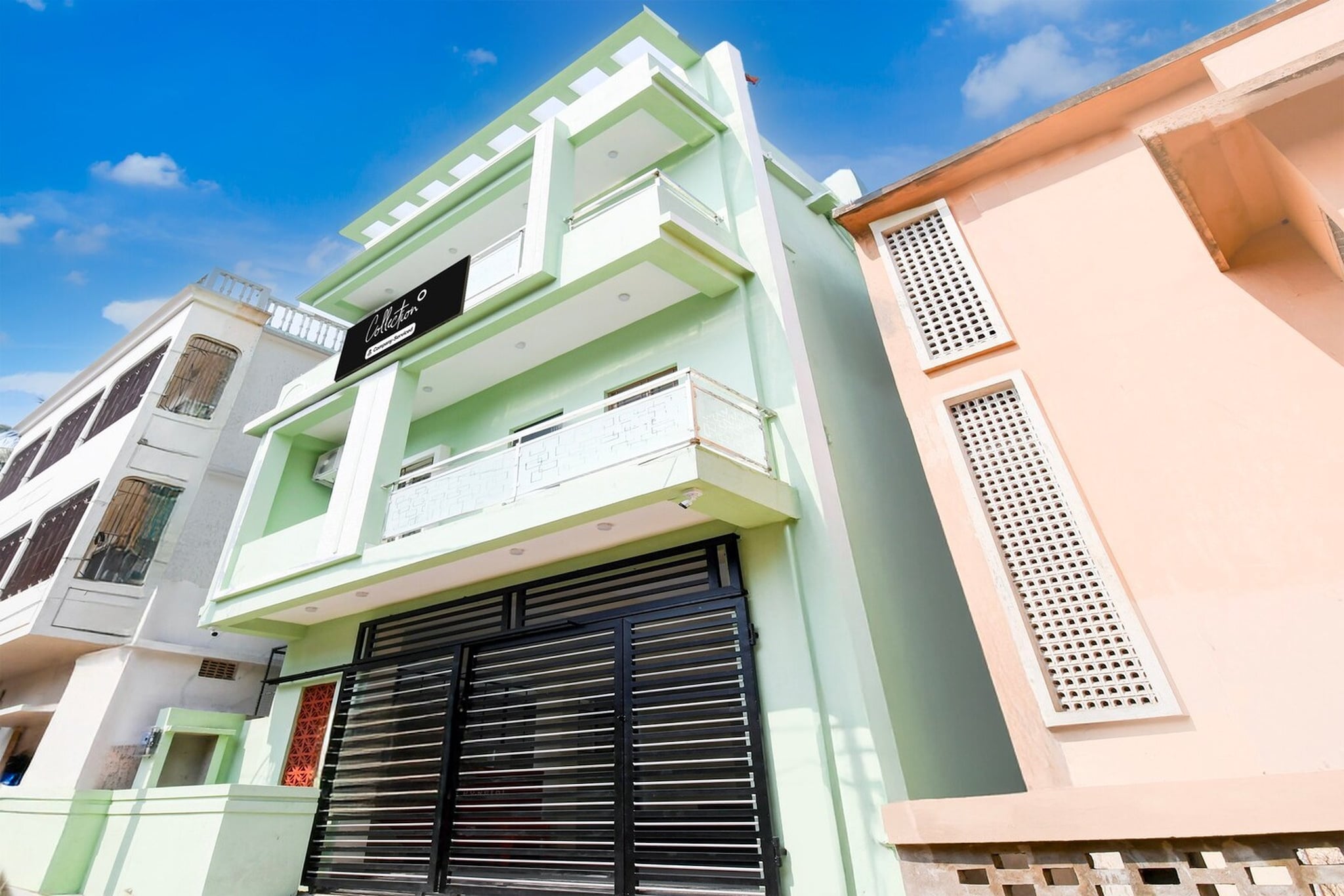 Ground floor: (bedroom(double bed, TV, seating area, air conditioning, Towels for a fee, telephone, Floor mattress), bathroom(bathtub or shower, shower, washbasin, toilet, shampoo, body soap))