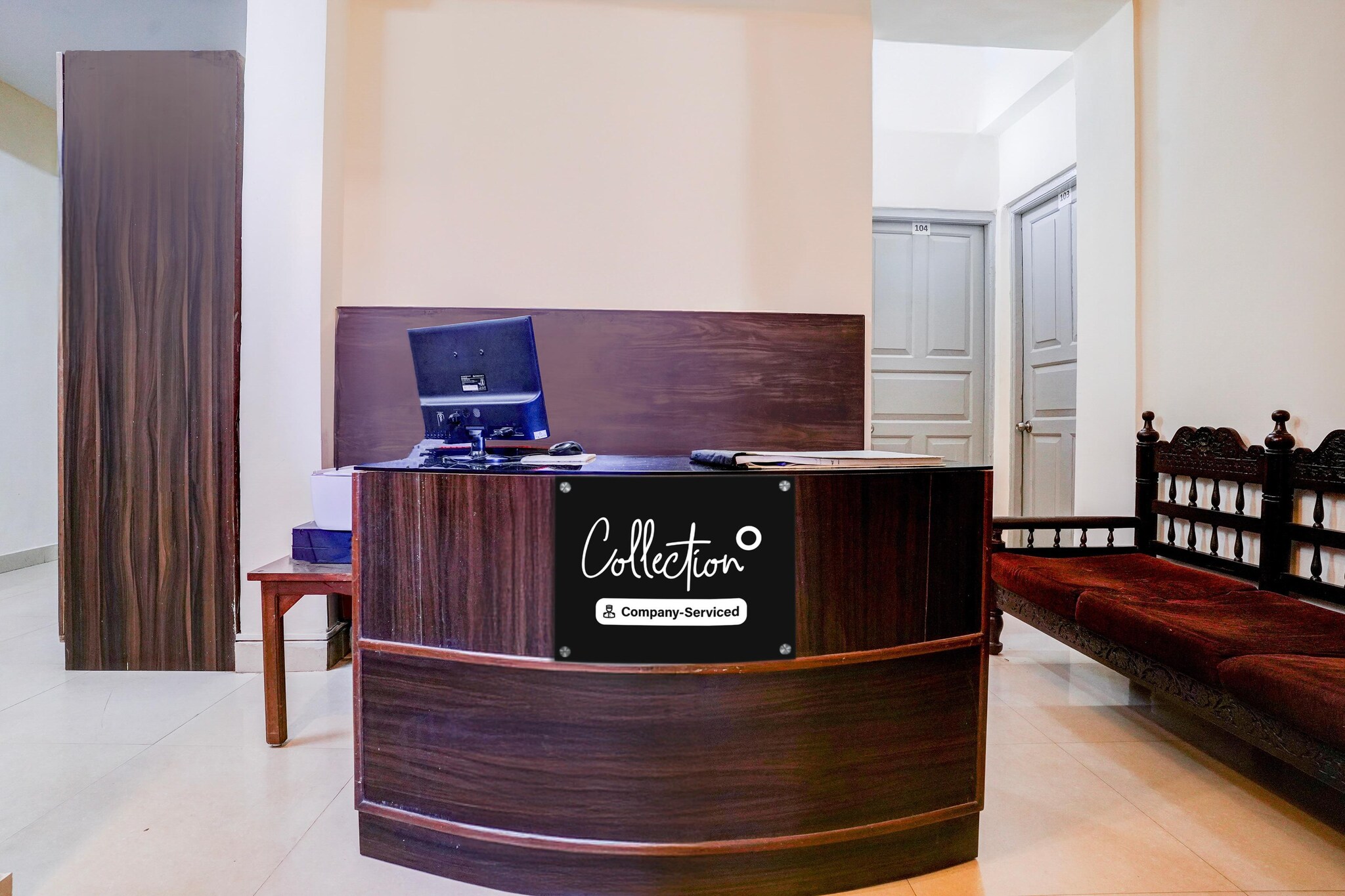 Ground floor: (bedroom(double bed, TV, seating area, air conditioning, Towels incl., telephone), bathroom(bathtub or shower, shower, washbasin, toilet, shampoo, body soap, hot water), balcony, swimming pool)