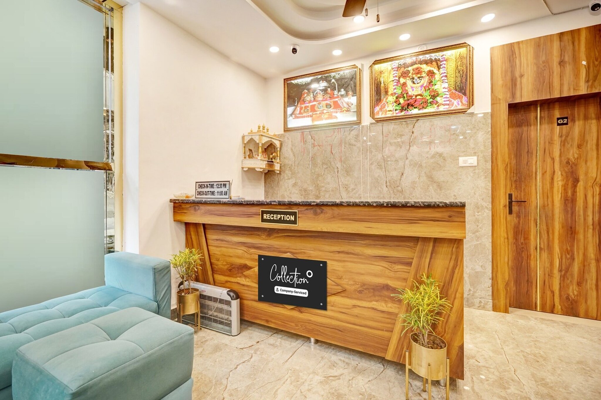 Ground floor: (bedroom(double bed, TV, seating area, lift, Towels incl., telephone, Floor mattress), bathroom(bathtub or shower, shower, washbasin, toilet, shampoo, body soap, hot water))
