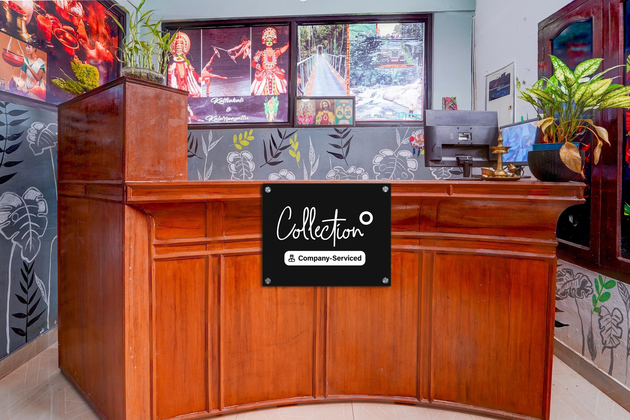 Ground floor: (bedroom(double bed, TV, seating area, Towels incl., telephone), bathroom(bathtub or shower, shower, washbasin, toilet, shampoo, body soap, hot water))