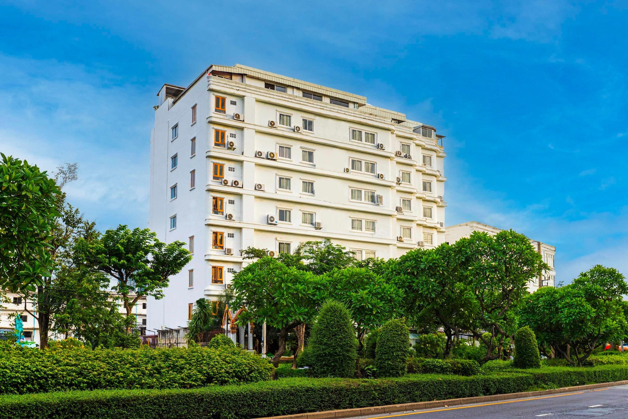 Triple Comfort Suite | Family-Friendly Howard Stay