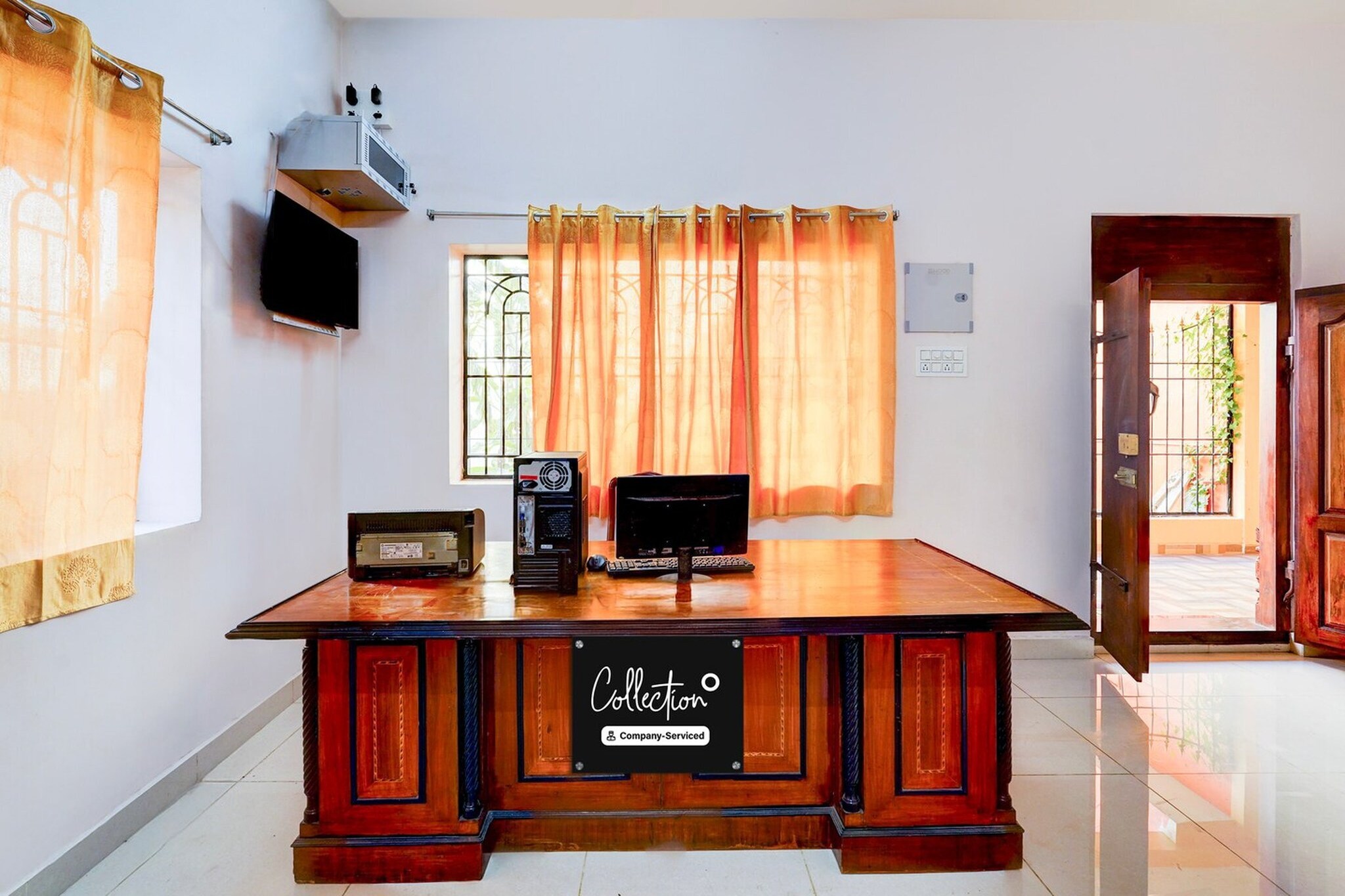 Ground floor: (bedroom(double bed, TV, seating area, air conditioning, Towels incl., telephone), bathroom(bathtub or shower, shower, washbasin, toilet, shampoo, body soap, hot water))