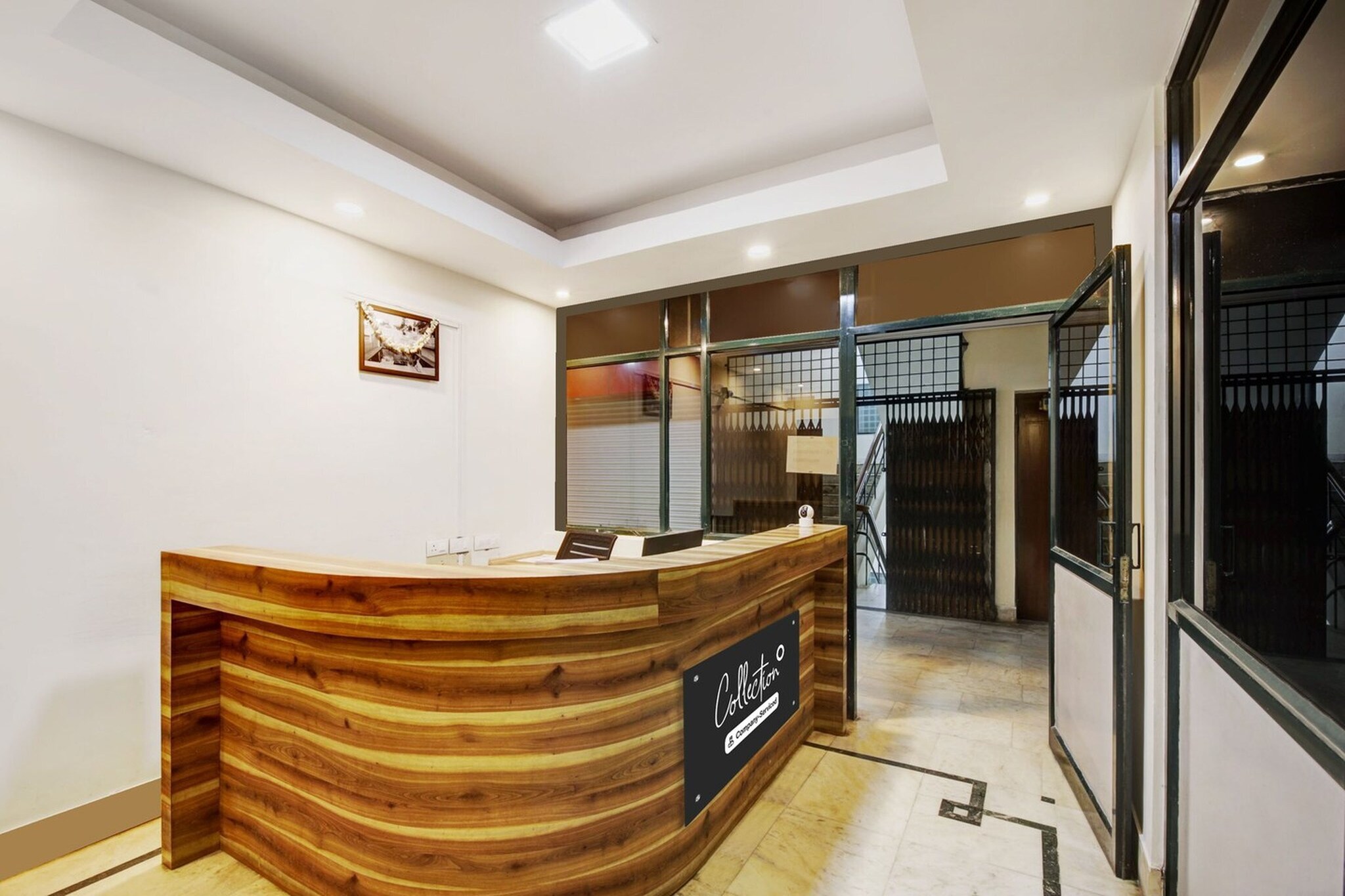Ground floor: (bedroom(double bed, TV, seating area, air conditioning, Towels incl., telephone, Floor mattress), bathroom(bathtub or shower, shower, washbasin, toilet, shampoo, body soap, hot water))