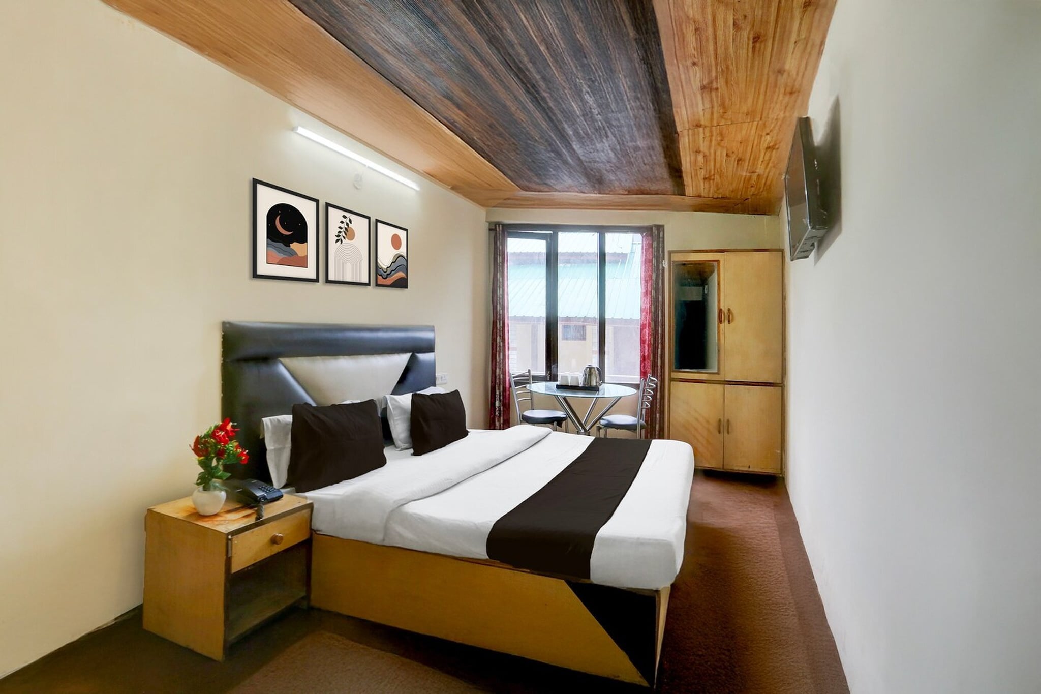 Comfortable Accommodations: Hotel O Simsa in Manali offers family rooms with air-conditioning, private bathrooms, work desks, and seating areas. Each room includes free toiletries, bath or shower, TV, tiled floors, and a wardrobe.

Essential Facilities: Guests enjoy free WiFi throughout the property, a lift, 24-hour front desk, housekeeping service, room service, and luggage storage. Additional amenities include air-conditioning, private bathrooms, work desks, seating areas, free toiletries, bath or shower, TV, tiled floors, and wardrobes.

Convenient Location: Located 48 km from Kullu–Manali Airport, the hotel is 2 km from Tibetan Monastery and 8 km from Hidimba Devi Temple. Nearby attractions include Circuit House (5 km), Manu Temple (7 km), and Solang Valley (17 km).

Unmarried couples are warmly welcome at this property.
Guests with local ID proof are warmly welcome.
Early Check-In Policy: A full day’s room rate will be charged for check-ins before 6:00 AM. Complimentary early check-in is available between 6:00 AM and 10:00 AM, subject to room availability.
Check-in is only available to guests aged 18 and above. Please provide a government-issued ID to confirm your age.

