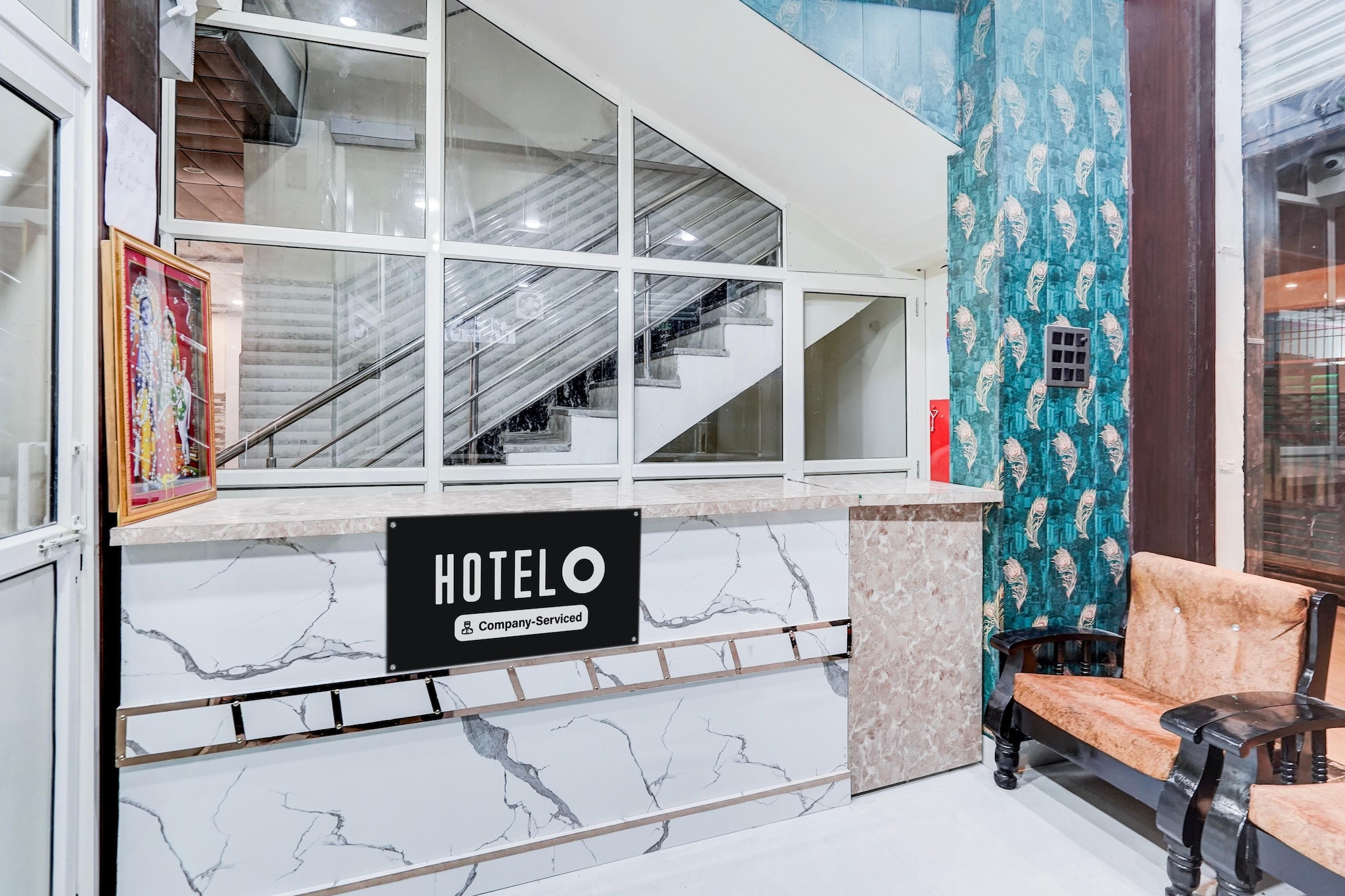 Ground floor: (bedroom(double bed, TV, seating area, air conditioning, Towels incl., telephone), bathroom(bathtub or shower, shower, washbasin, toilet, shampoo, body soap, hot water))