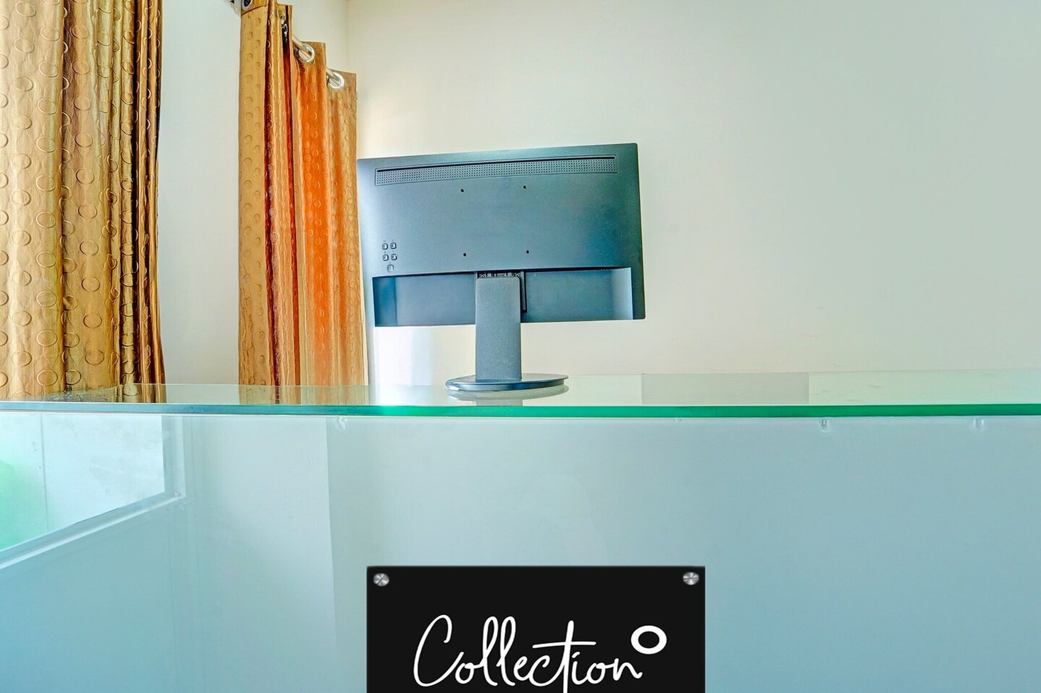 Ground floor: (bedroom(double bed, TV, seating area, air conditioning, Towels incl., telephone), bathroom(bathtub or shower, shower, washbasin, toilet, shampoo, body soap, hot water))