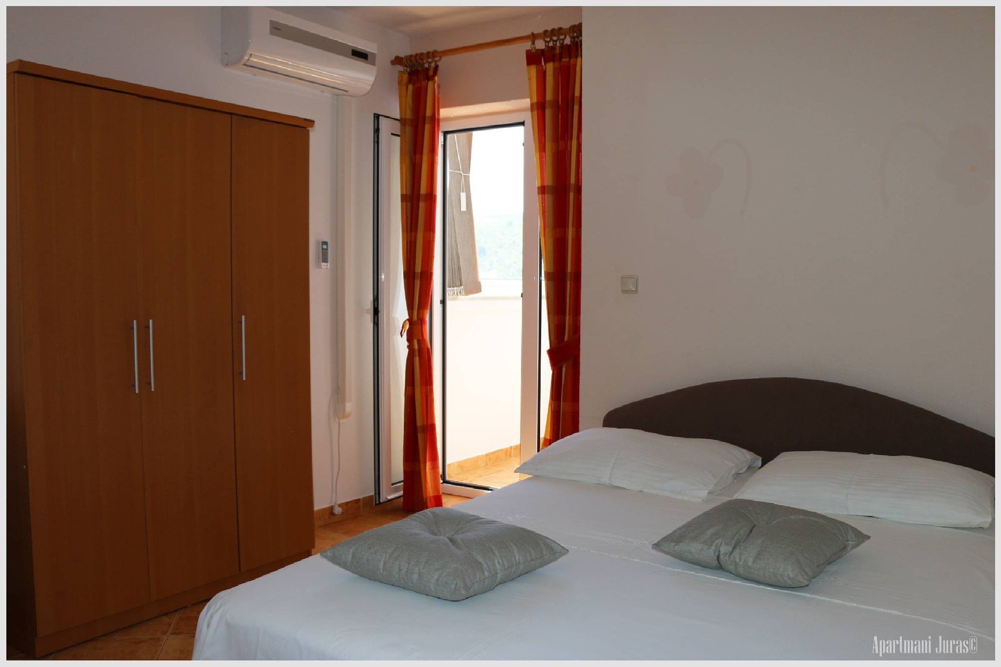 Apartments Juras - Studio Apartment with Balcony and Side Sea View (Tea)-Schlafzimmer