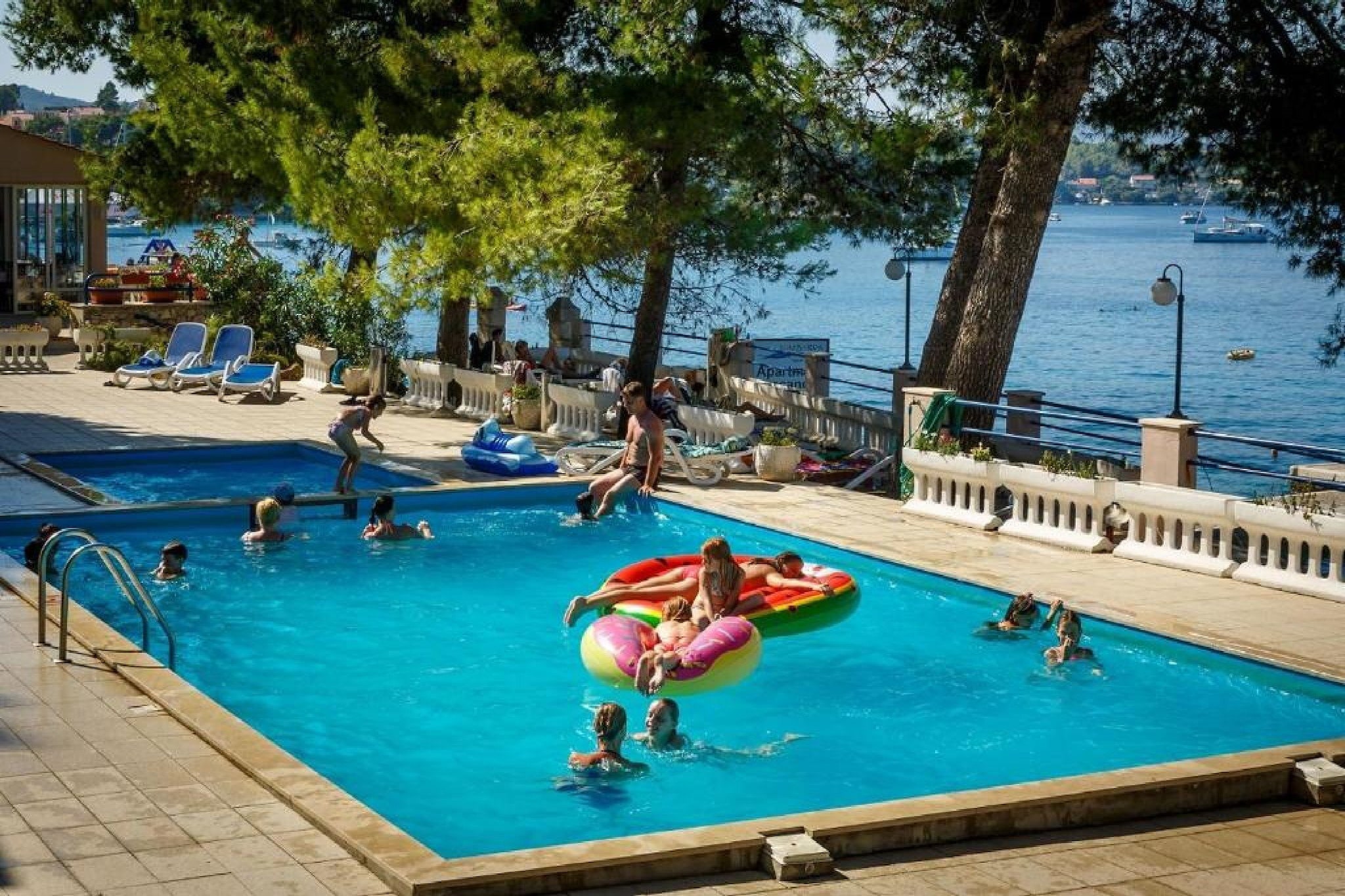 Lumbarda Resort Apartments - Standard One-Bedroom Apartment E7-Schwimmbad