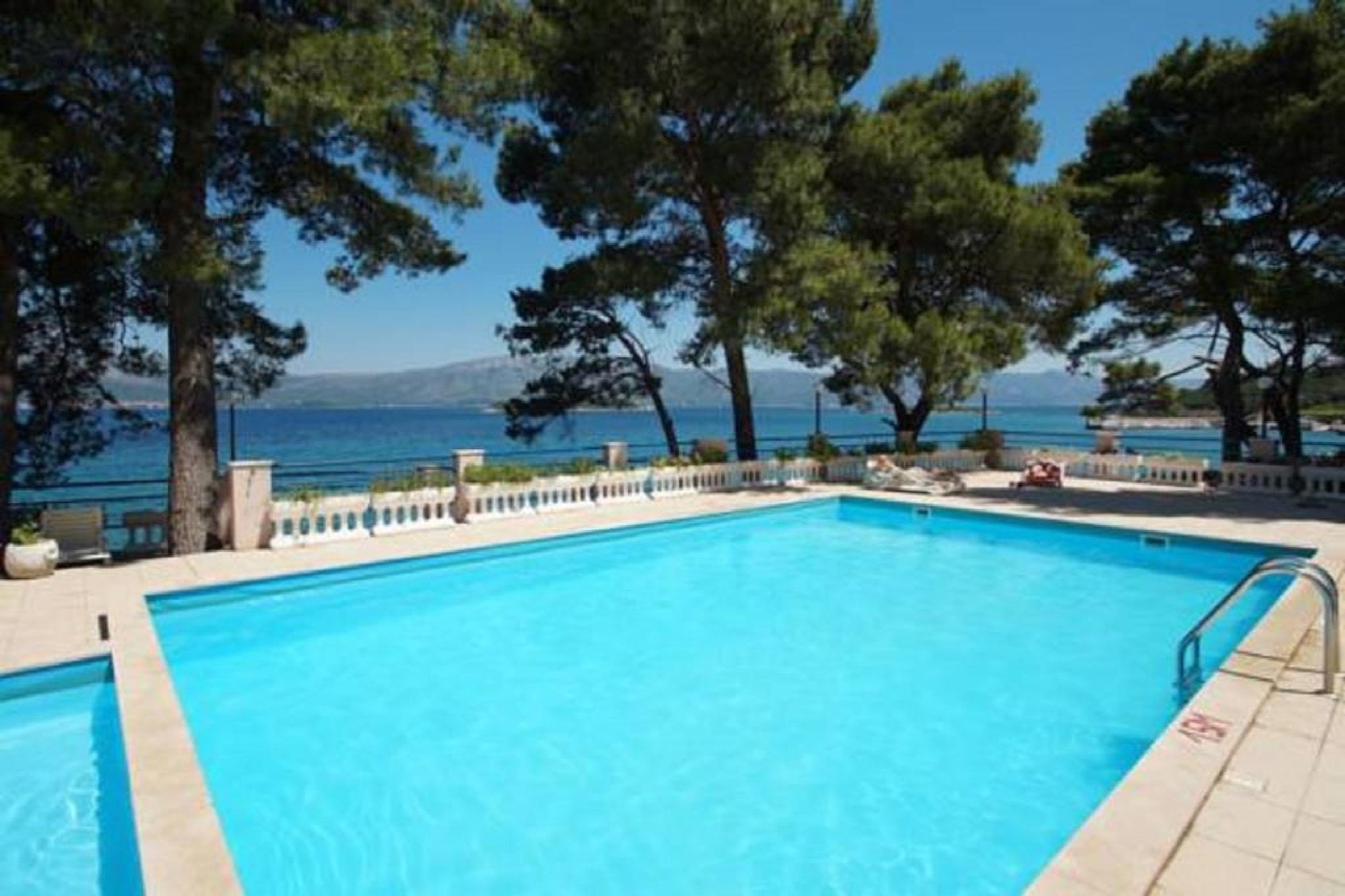 Lumbarda Resort Apartments -Comfort Two-Bedroom Apartment F7-Schwimmbad