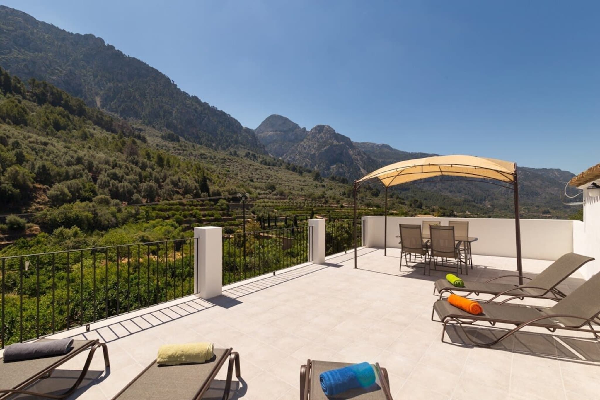 Town House Alba in93-Terrasbalkon