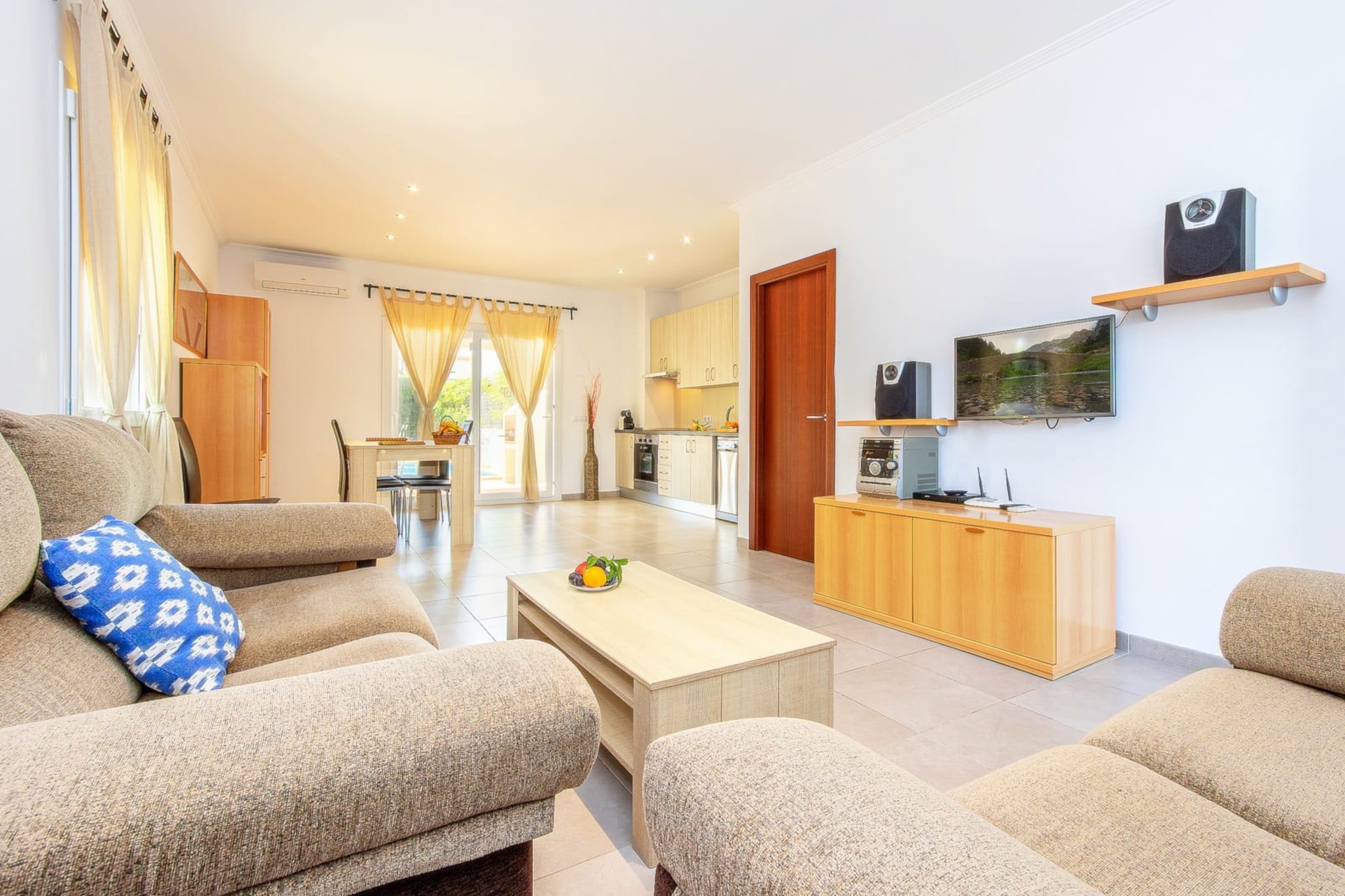 Villa Lagoa in Calf4-Living room