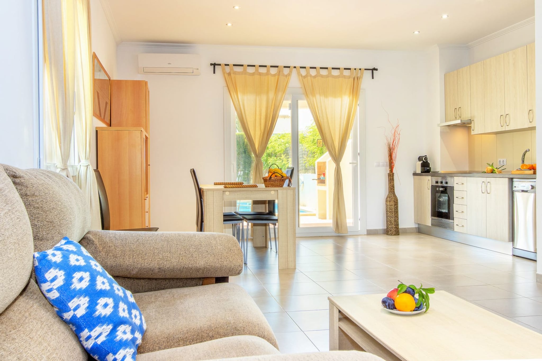 Villa Lagoa in Calf4-Living room