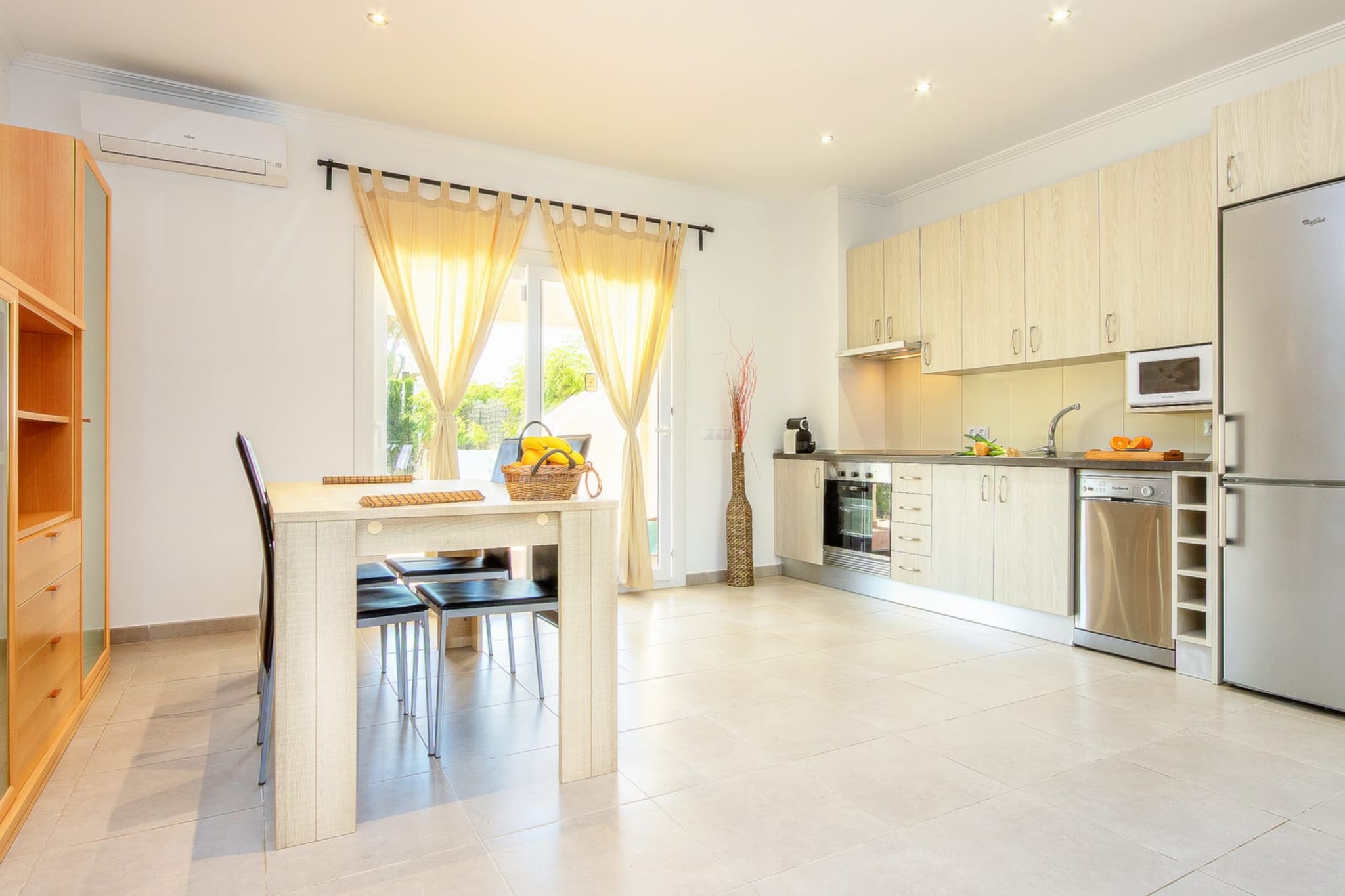 Villa Lagoa in Calf4-Dining room