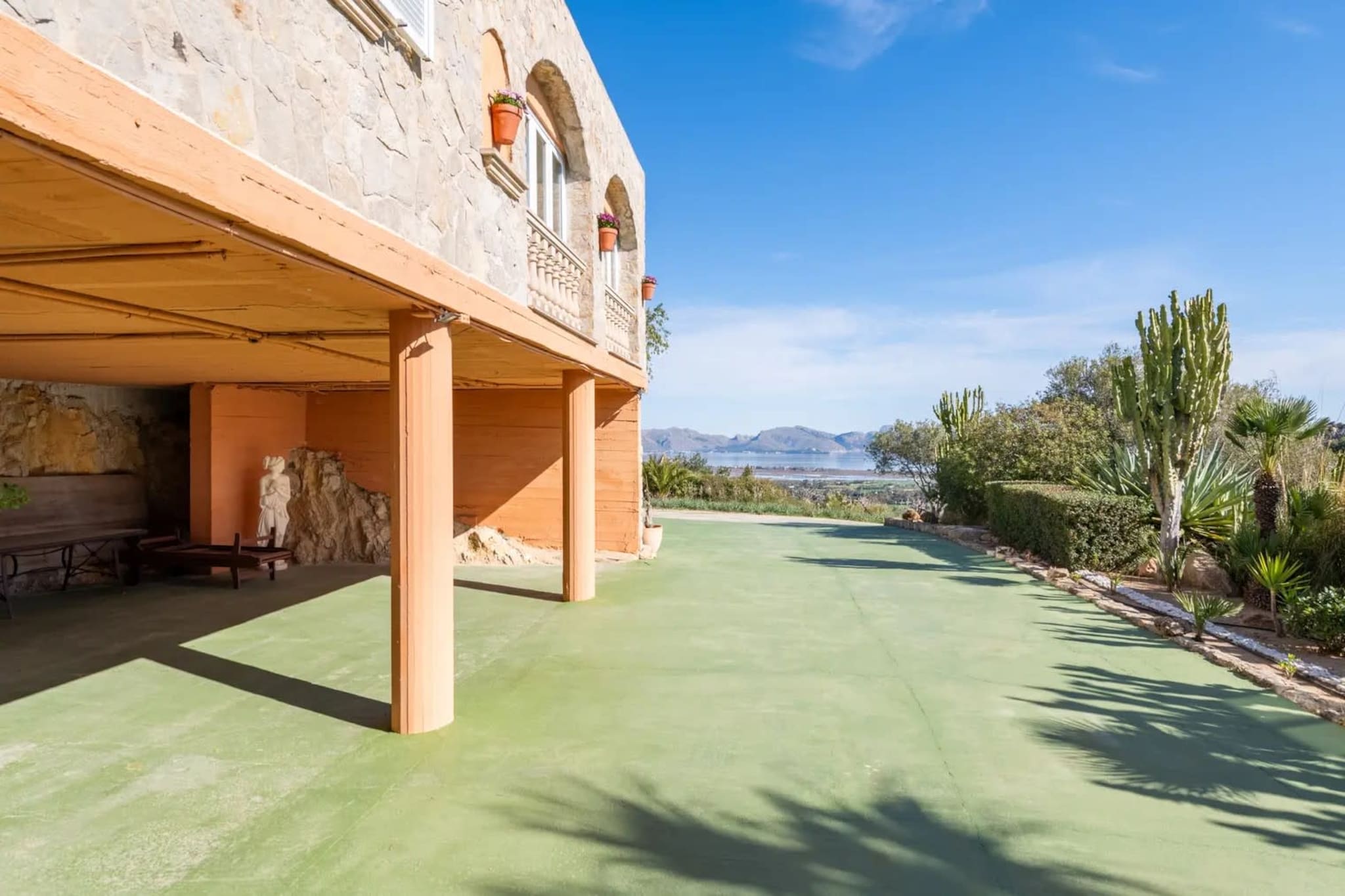 Villa Oscols in Aldf-Terrassenbalkon