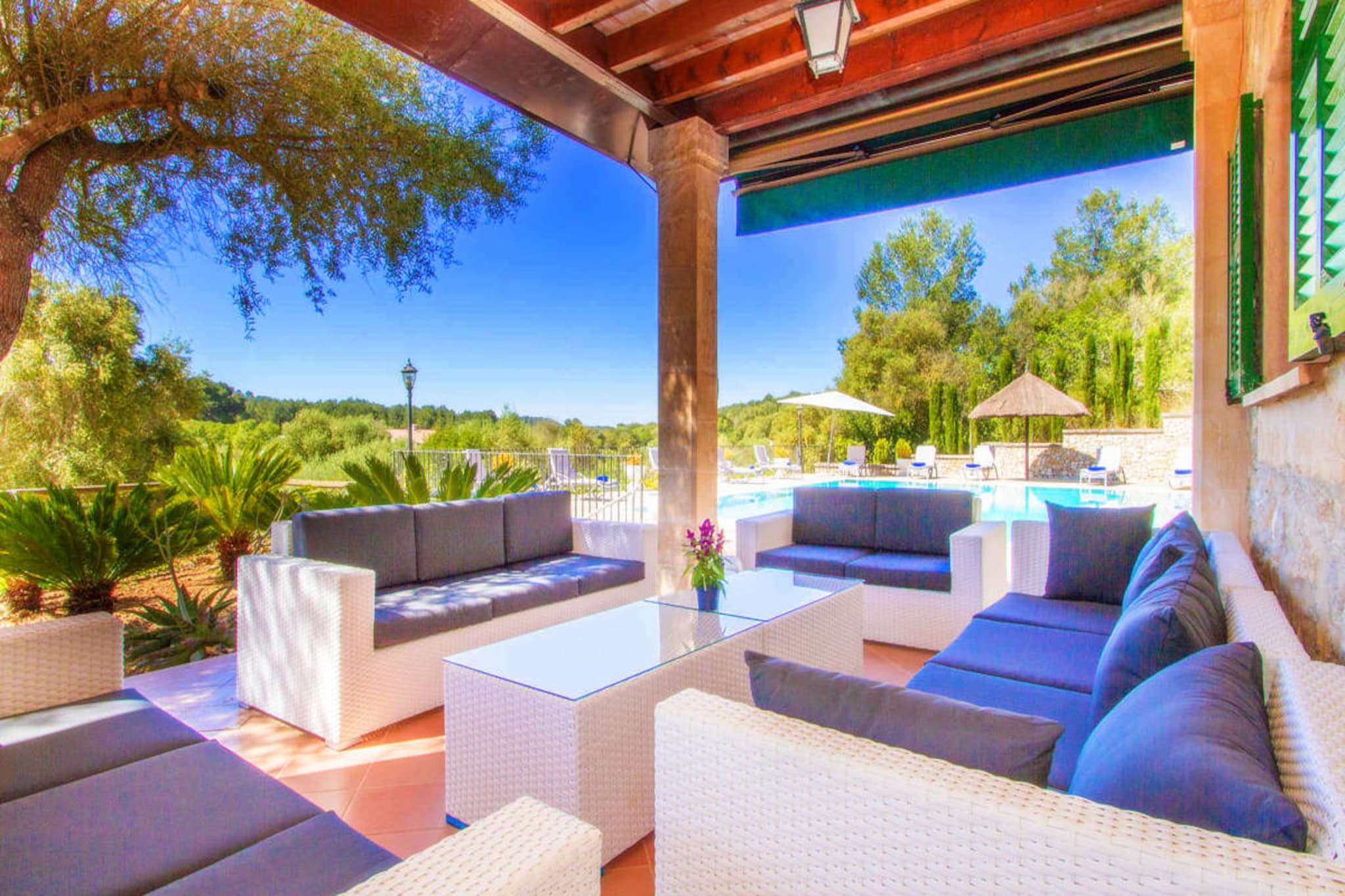Villa Son March in P-Terrasbalkon