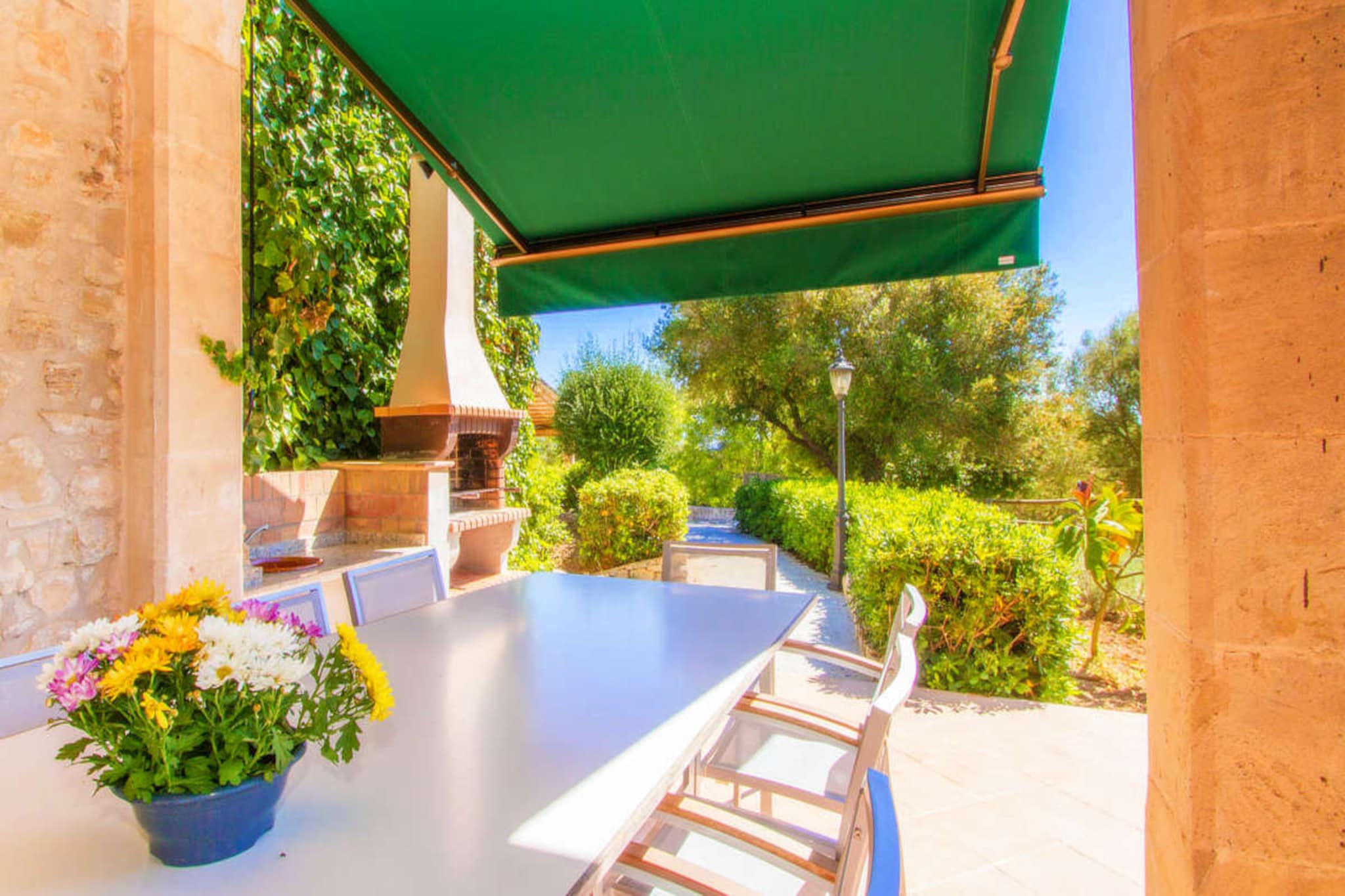 Villa Son March in P-Terrasbalkon