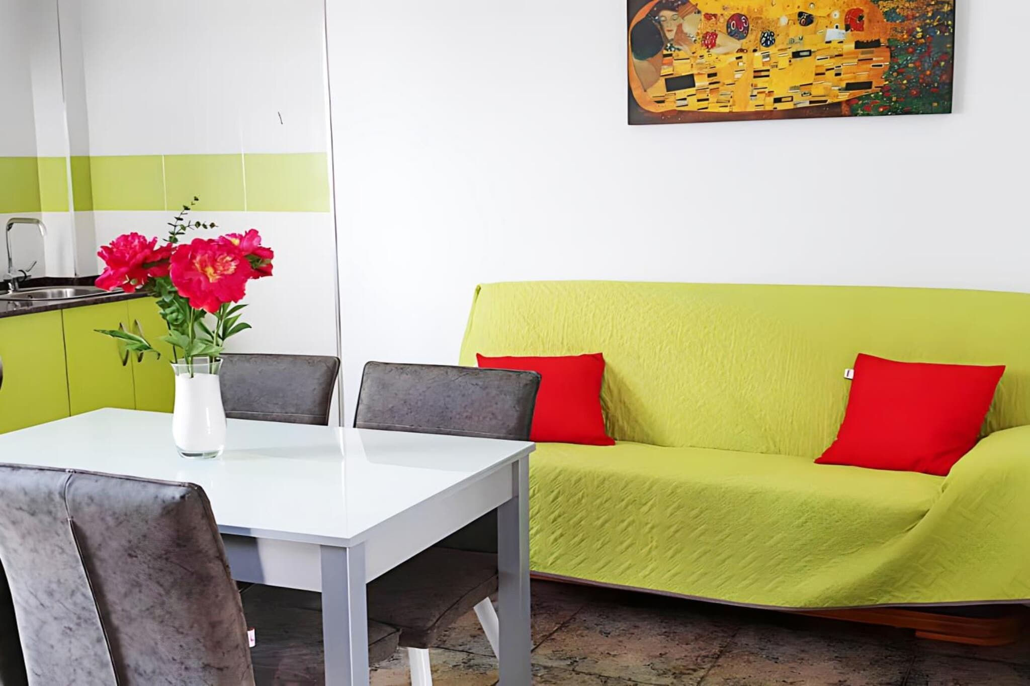Sea-View Apartment with Terrace
