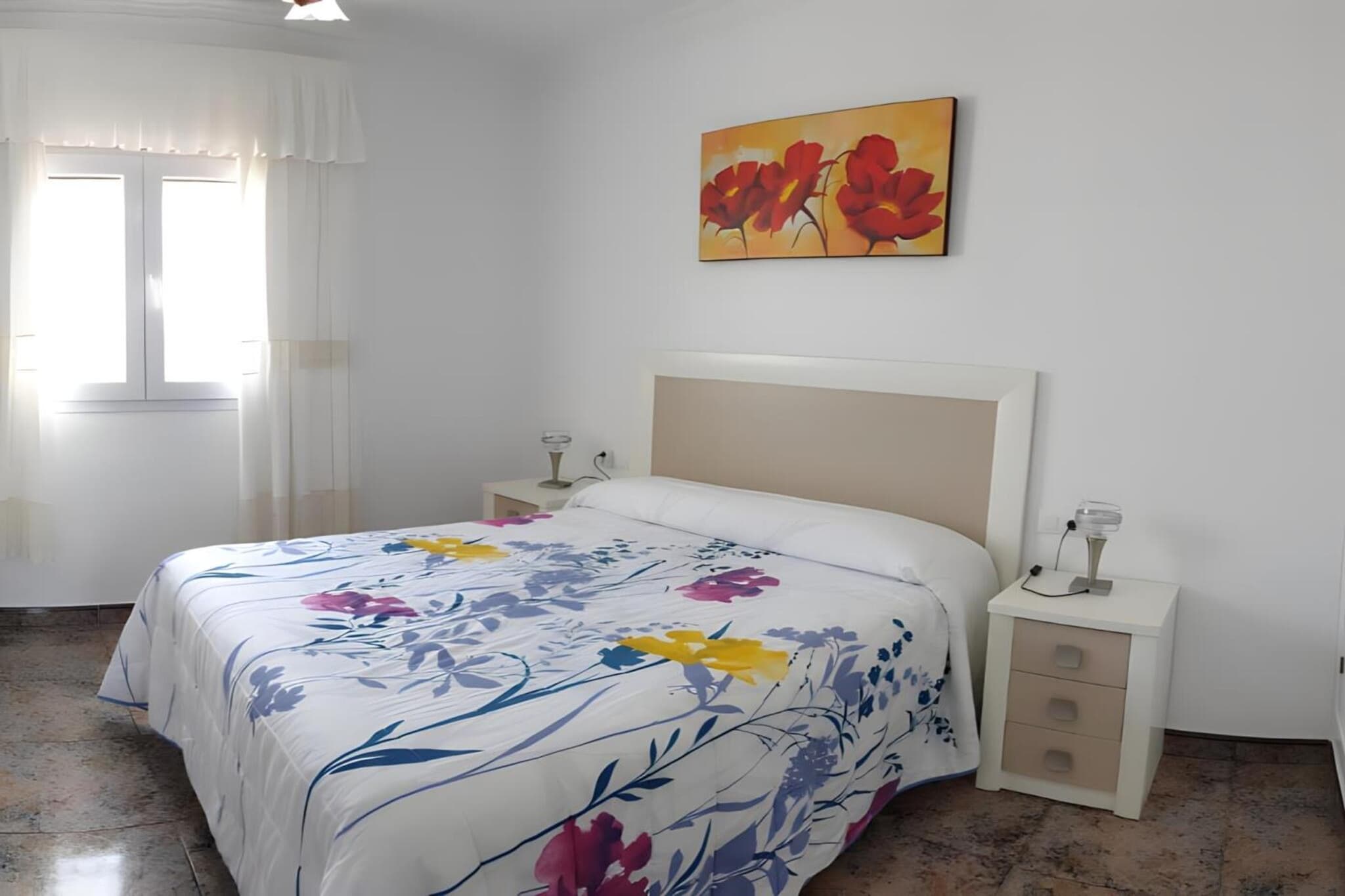 Bed Linen, Internet Access DSL, Wardrobe, open kitchen(stove, toaster, coffee machine, microwave, fridge, freezer, Juicer, Blender, dishes and cutlery, Cooking basics), Living/diningroom(single sofa bed(135 x 200 cm), TV, dining table), bedroom(double bed(150 x 200 cm)), bathroom(shower, washbasin, toilet), Beach, cot, washing machine, balcony or terrace, air conditioning, ironing board, iron, Towels/Sheets (Incl.), Essentials, Cleaning products, Long term stays allowed, Sea view, Wine glasses