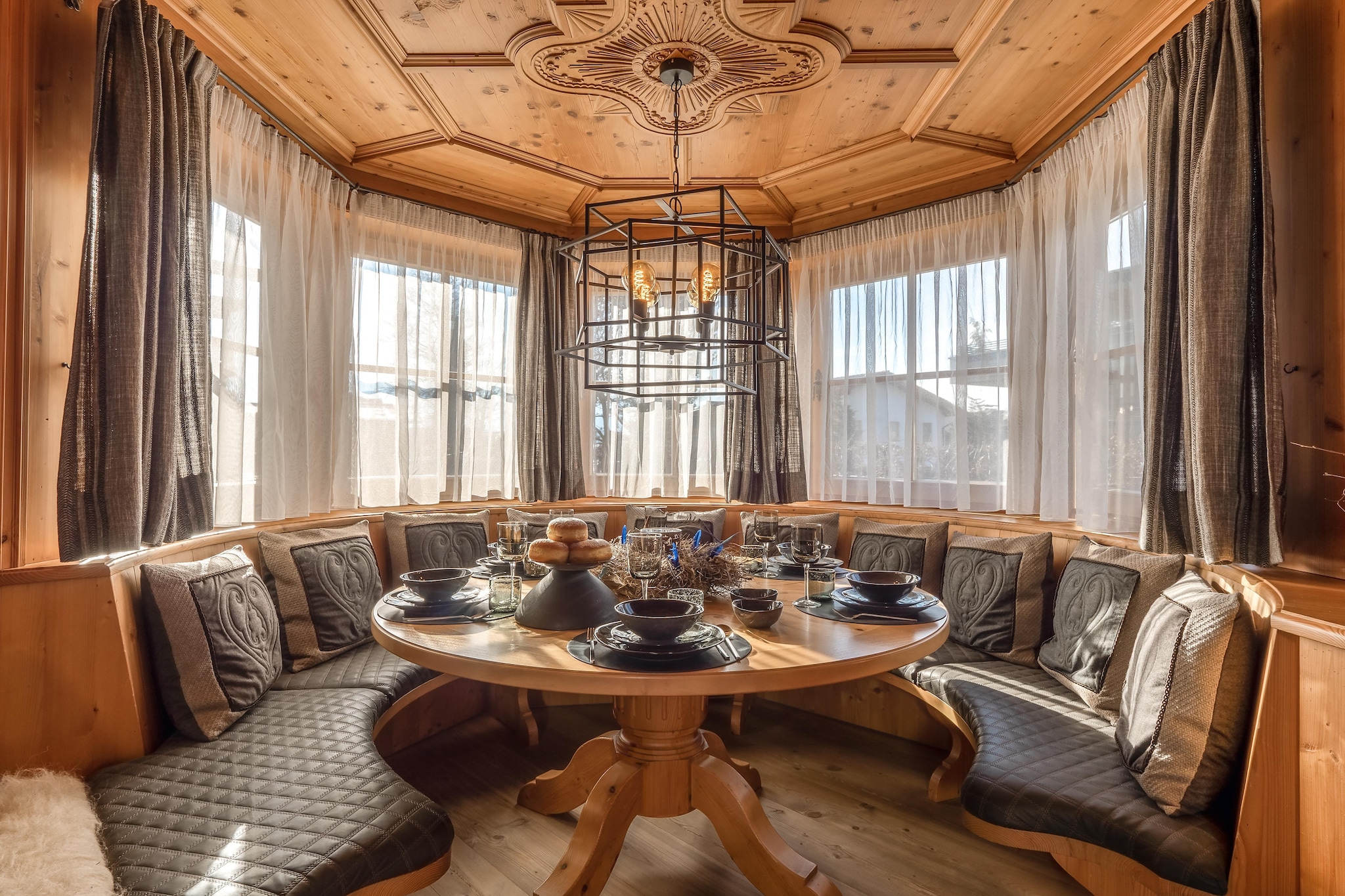 Luxury-Chalet in St Johann in Tirol-Dining room