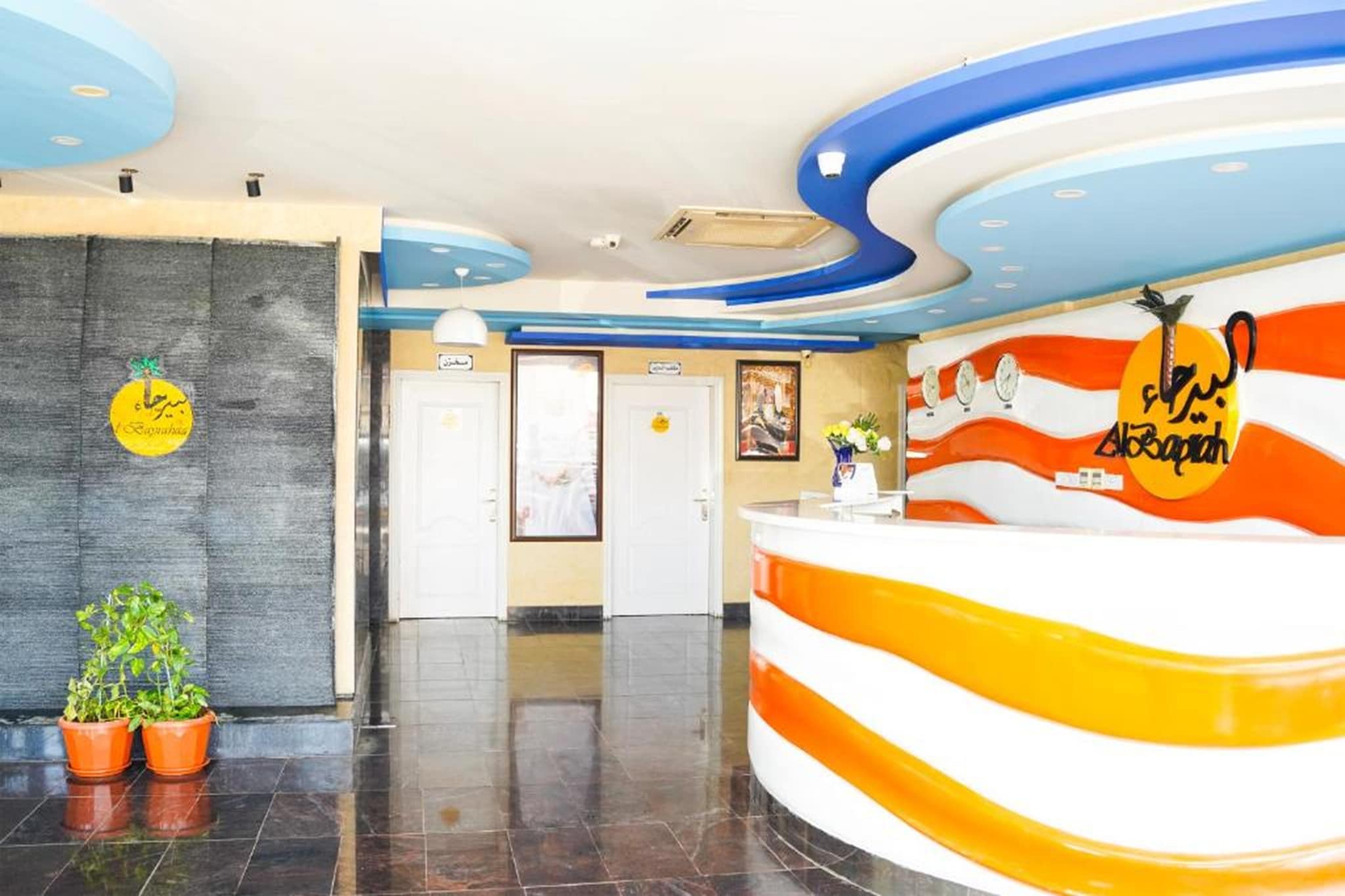 bedroom(Internet access, double king size bed, TV, seating area, air conditioning, telephone), bedroom(Internet access, single bed, single bed, TV, seating area, air conditioning, telephone), bathroom(shower, washbasin, toilet, Towels incl., shampoo, body soap)