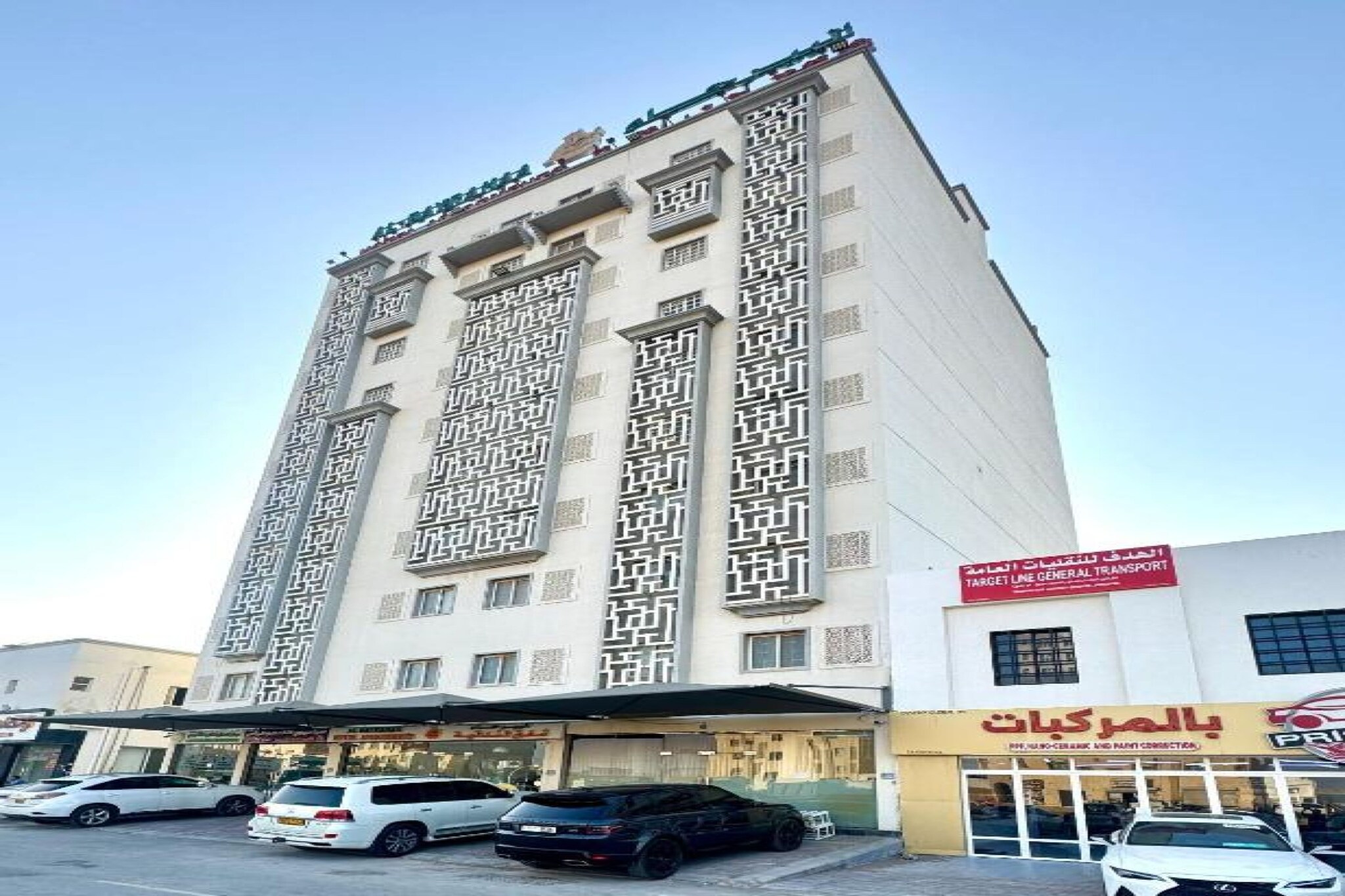 Located in the vibrant heart of Al Maabilah, Seeb in Muscat, Expansive King Escape | Serenity & Space in Muscat offers the perfect mix of city energy and peaceful charm, with bustling local markets and tranquil beaches just a short distance away. Perfect for two guests, this hotel combines comfort and convenience with 24-hour check-in, prompt room service, and an on-site restaurant serving flavorful dishes.