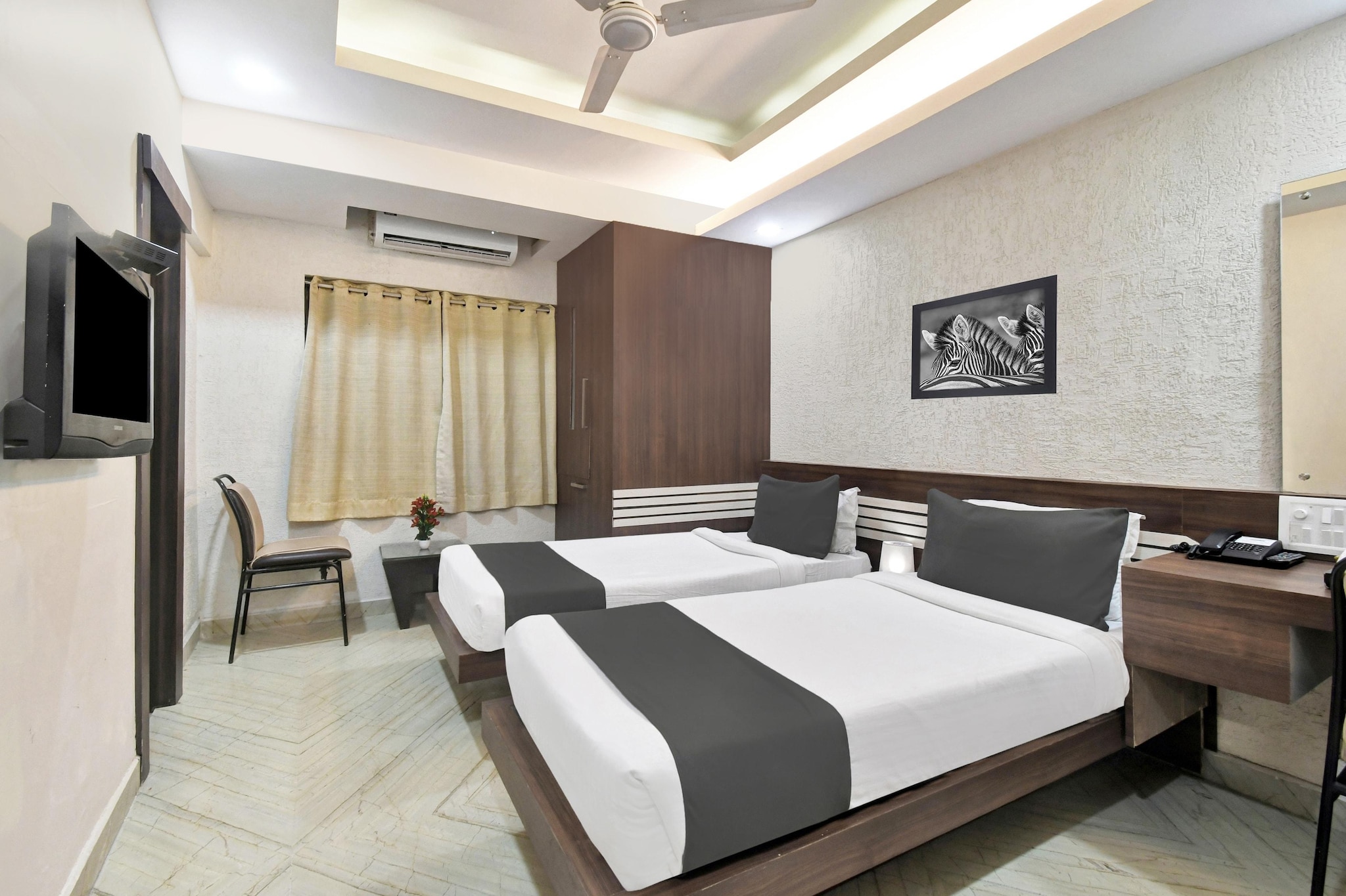 Comfortable Accommodations: Super Townhouse Ranchi Near Railway Station in Ranchi offers family rooms with air-conditioning, private bathrooms, work desks, and free toiletries. Each room includes a TV, wardrobe, and tiled floors.

Dining Experience: The family-friendly restaurant serves Indian cuisine in a welcoming ambience. Guests can enjoy meals in the on-site restaurant or take advantage of room service.

Convenient Facilities: The hotel provides free WiFi throughout, a lift, 24-hour front desk, shared kitchen, housekeeping, laundry, luggage storage, and pet-friendly accommodations.

Location and Attractions: Located 9 km from Birsa Munda Airport and 4 km from Ranchi Railway Station, the property offers easy access to local attractions.

Unmarried couples are warmly welcome at this property.
Guests with local ID proof are warmly welcome.

Early Check-In Policy: A full dayâ€™s room rate will be charged for check-ins before 6:00 AM. Complimentary early check-in is available between 6:00 AM and 10:00 AM, subject to room availability.
Check-in is only available to guests aged 18 and above. Please provide a government-issued ID to confirmÂ yourÂ age.