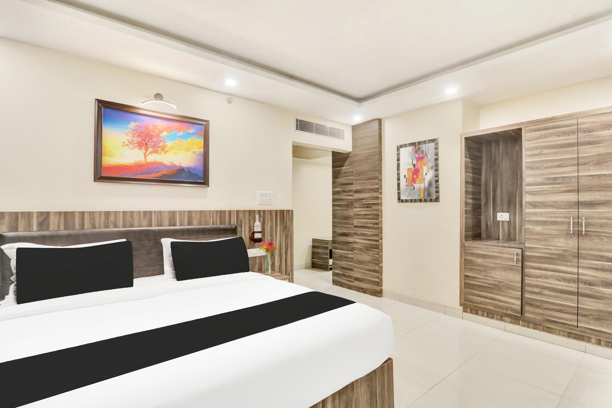 Comfortable Accommodation: Super Townhouse Kankarbagh in Patna offers family rooms with air-conditioning, private bathrooms, and free WiFi throughout the property. Each room includes a work desk, seating area, TV, and wardrobe.
Convenient Facilities: Guests benefit from a lift, 24-hour front desk, room service, and a continental breakfast. Additional amenities include free toiletries, a fireplace, and a work desk.
Prime Location: Located 7 km from Jay Prakash Narayan Airport and 2 km from Patna Railway Station, the hotel is highly rated by guests.
Unmarried couples are warmly welcome at this property.
Guests with local ID proof are warmly welcome.
Early Check-In Policy: A full day’s room rate will be charged for check-ins before 6:00 AM. Complimentary early check-in is available between 6:00 AM and 10:00 AM, subject to room availability.
Check-in is only available to guests aged 18 and above. Please provide a government-issued ID to confirm your age.