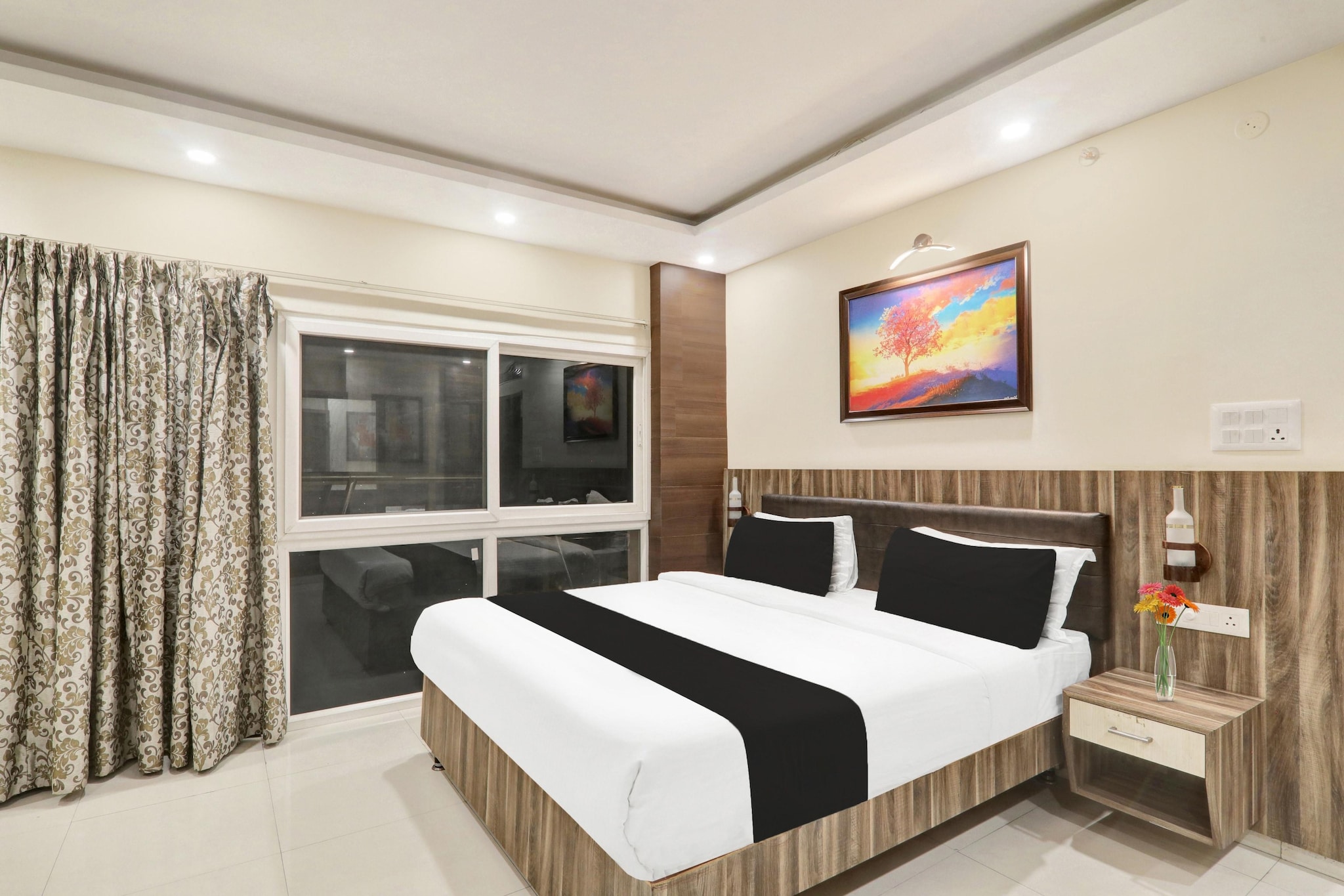 Comfortable Accommodation: Super Townhouse Kankarbagh in Patna offers family rooms with air-conditioning, private bathrooms, and free WiFi throughout the property. Each room includes a work desk, seating area, TV, and wardrobe.
Convenient Facilities: Guests benefit from a lift, 24-hour front desk, room service, and a continental breakfast. Additional amenities include free toiletries, a fireplace, and a work desk.
Prime Location: Located 7 km from Jay Prakash Narayan Airport and 2 km from Patna Railway Station, the hotel is highly rated by guests.
Unmarried couples are warmly welcome at this property.
Guests with local ID proof are warmly welcome.
Early Check-In Policy: A full day’s room rate will be charged for check-ins before 6:00 AM. Complimentary early check-in is available between 6:00 AM and 10:00 AM, subject to room availability.
Check-in is only available to guests aged 18 and above. Please provide a government-issued ID to confirm your age.