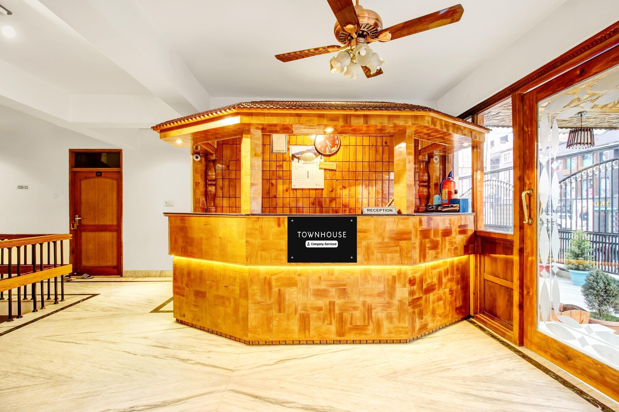 Ground floor: (bedroom(double bed, TV, seating area, air conditioning, Towels incl., telephone, Floor mattress), bathroom(bathtub or shower, shower, washbasin, toilet, shampoo, body soap, hot water))