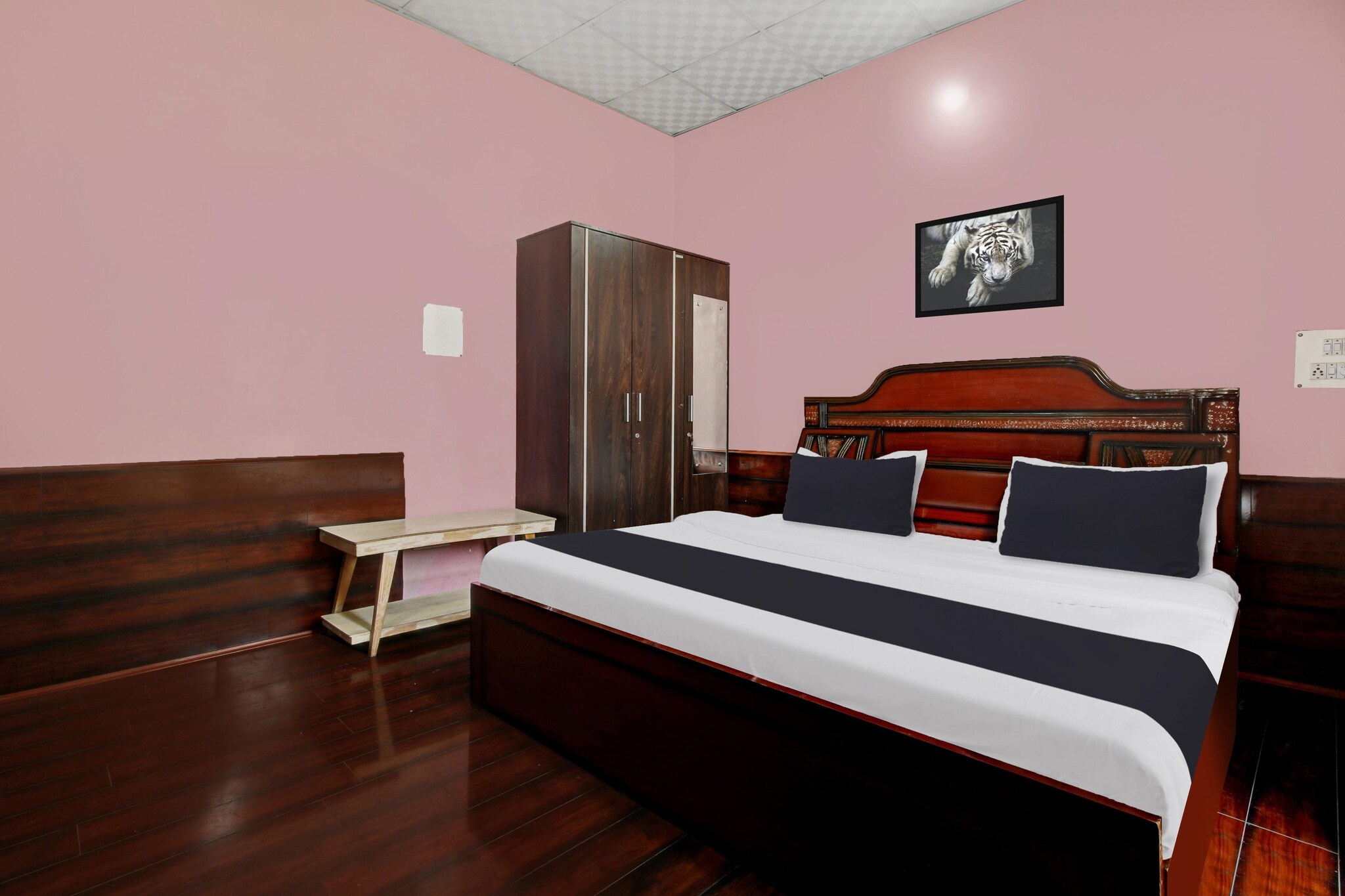 Comfortable Accommodations: Collection O Airport Road Solina in Srinagar offers family rooms with air-conditioning, private bathrooms, work desks, and seating areas. Each room includes free toiletries, a bath or shower, TV, and wardrobe.

Essential Facilities: Guests enjoy free WiFi throughout the property, a 24-hour front desk, shared kitchen, housekeeping service, room service, and luggage storage. Additional amenities include a work desk, TV, and tiled floors.

Convenient Location: Located 18 km from Srinagar Airport, the hotel is near attractions such as Shankaracharya Mandir and Hazratbal Mosque (12 km), Pari Mahal (13 km), and Roza Bal Shrine (6 km). Highly rated by guests for its excellent service

We’re sorry, but we are unable to accommodate unmarried couples at this property.
Guests with local ID proof are warmly welcome.

Early Check-In Policy: A full day’s room rate will be charged for check-ins before 6:00 AM. Complimentary early check-in is available between 6:00 AM and 10:00 AM, subject to room availability.

Check-in is only available to guests aged 18 and above. Please provide a government-issued ID to confirm your age.