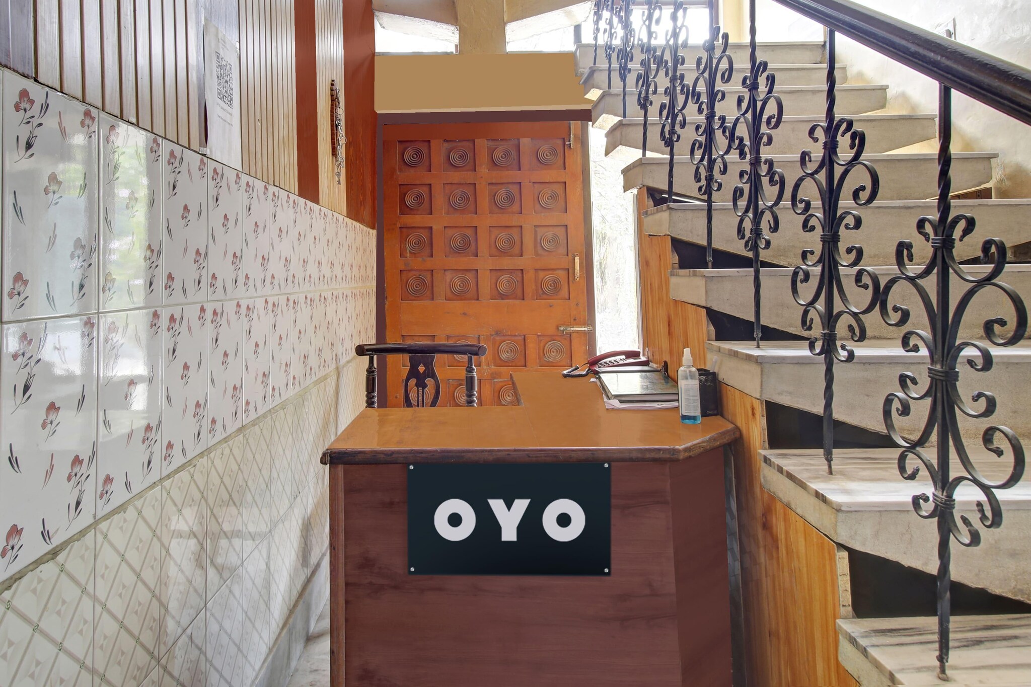 Ground floor: (bedroom(double bed, TV, seating area, air conditioning, telephone), bathroom(bathtub or shower, shower, washbasin, toilet, Towels incl., shampoo, body soap, hot water))