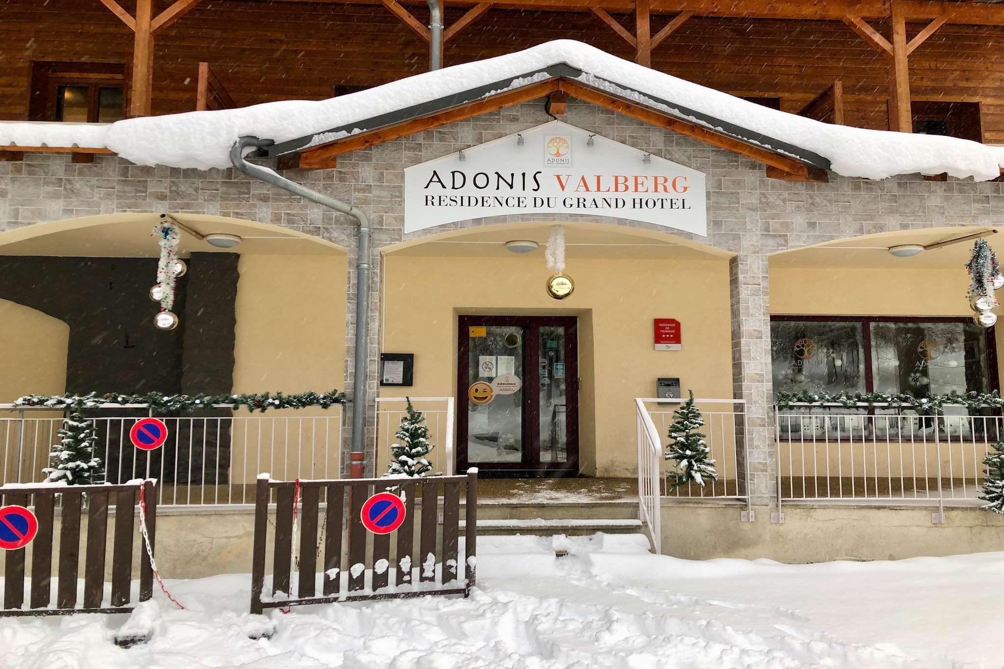 Adonis Valberg Studio-Reception hall